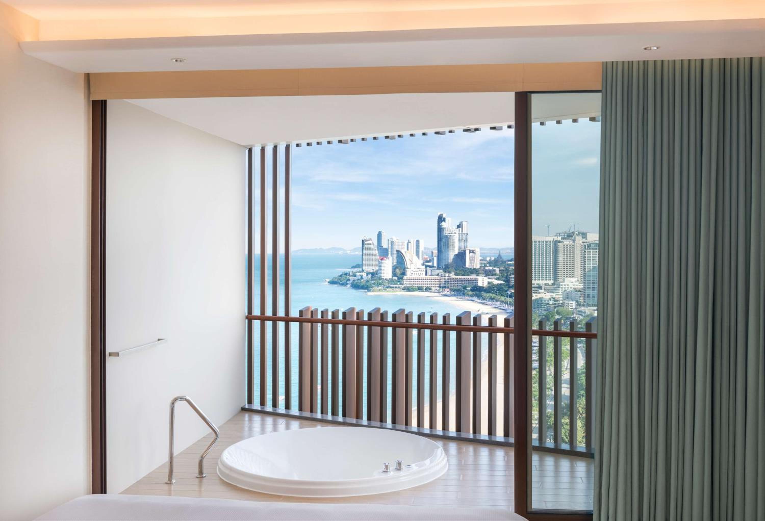 King Premium Ocean Suite thumbnail 5
