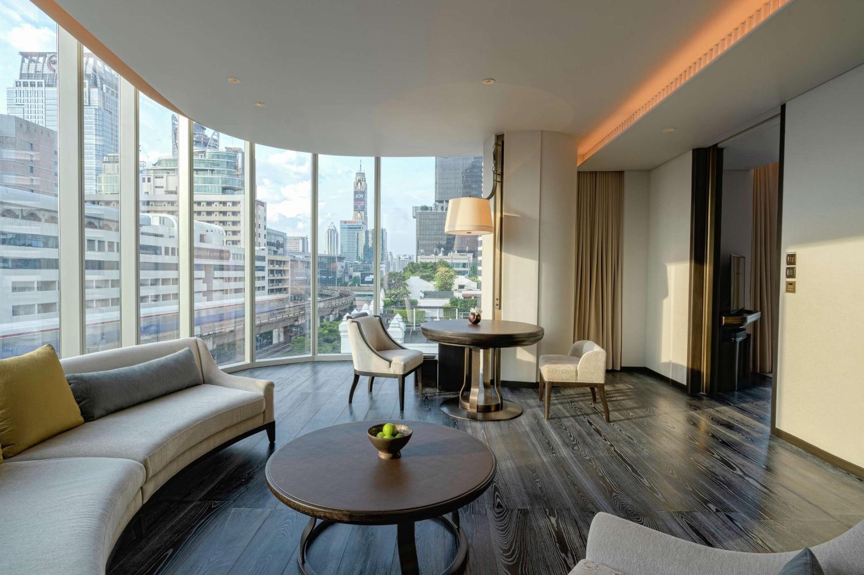Corner King Suite