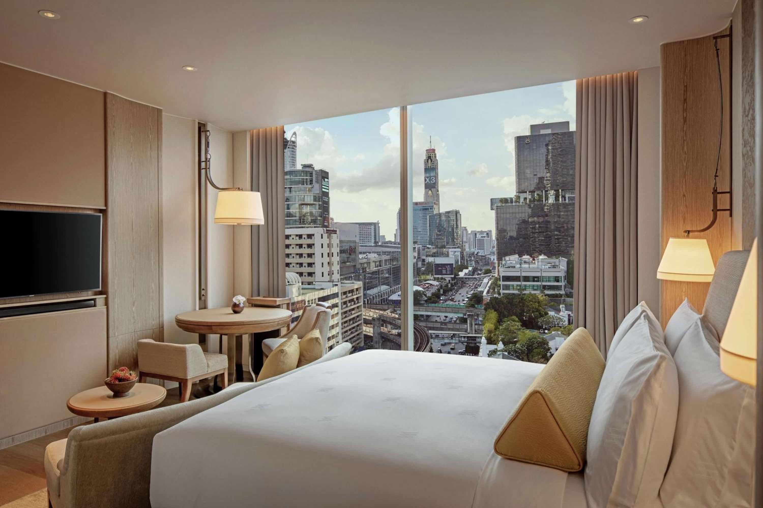Deluxe King Room with City View