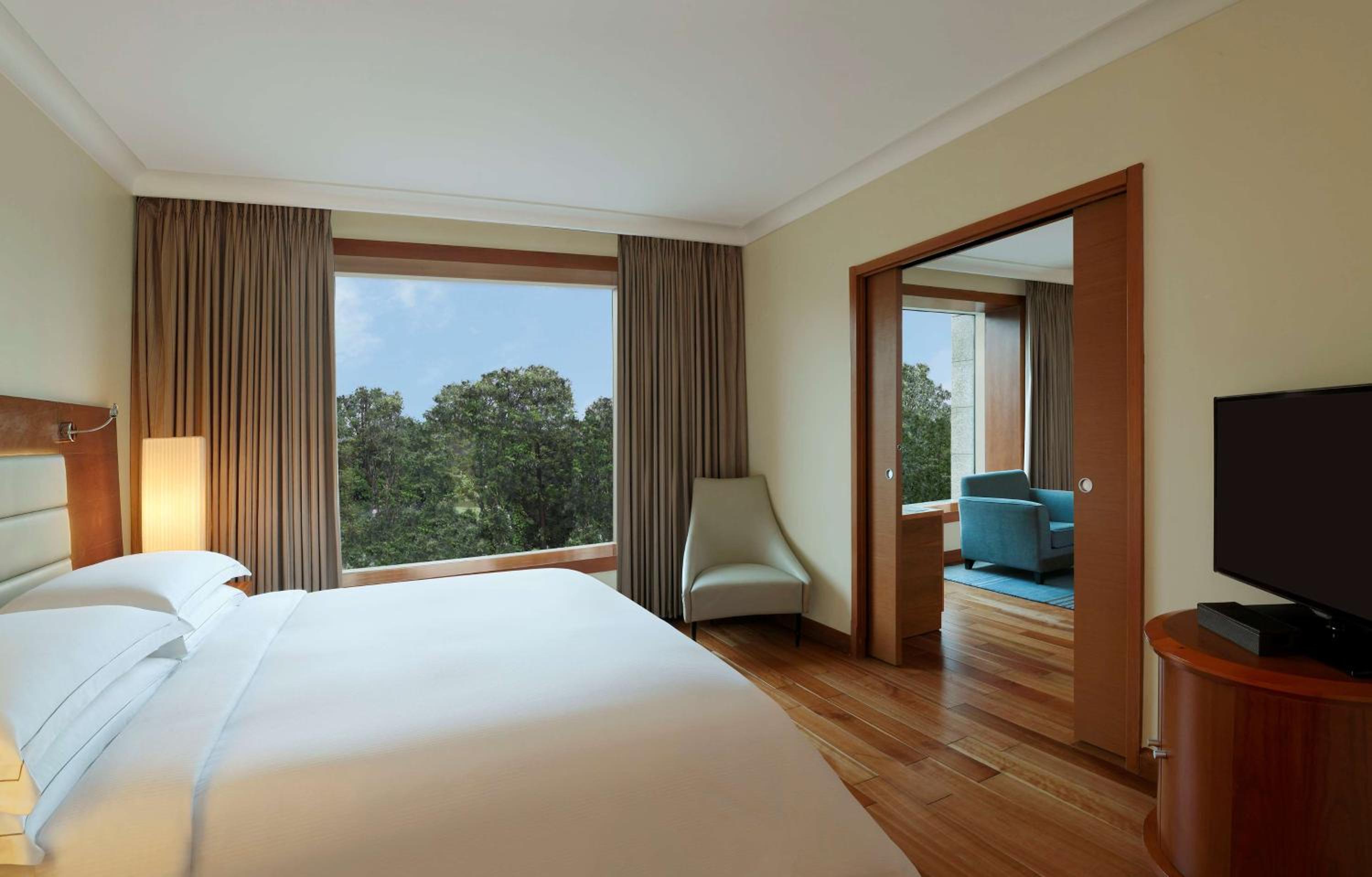 One-Bedroom King Suite with Club Lounge One-Bedroom King Suite with Club Lounge