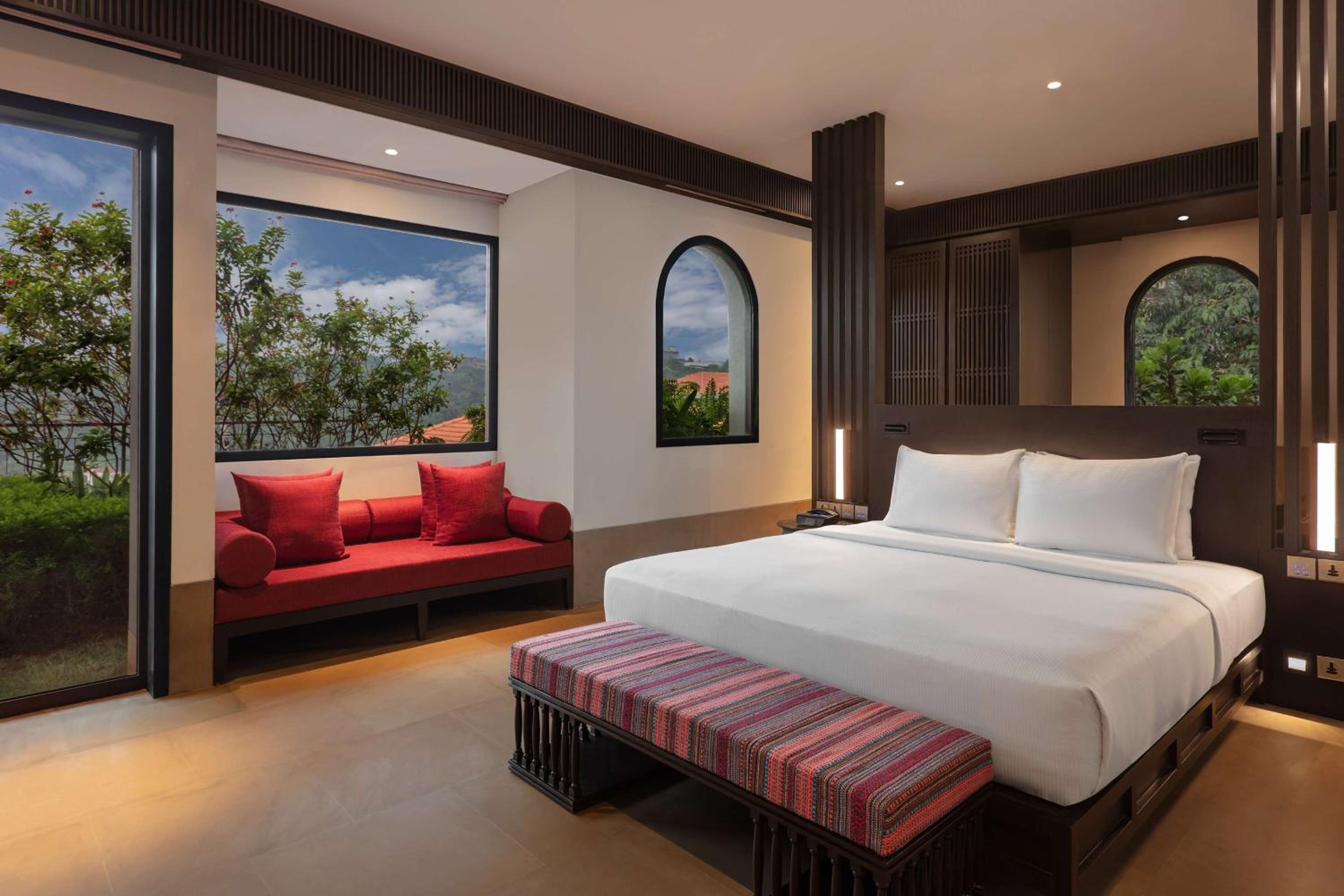 Penthouse River Suite with Private Pool And Lounge - 20% Discount Laundry - Happy Hours (4pm to 6pm) photo 3