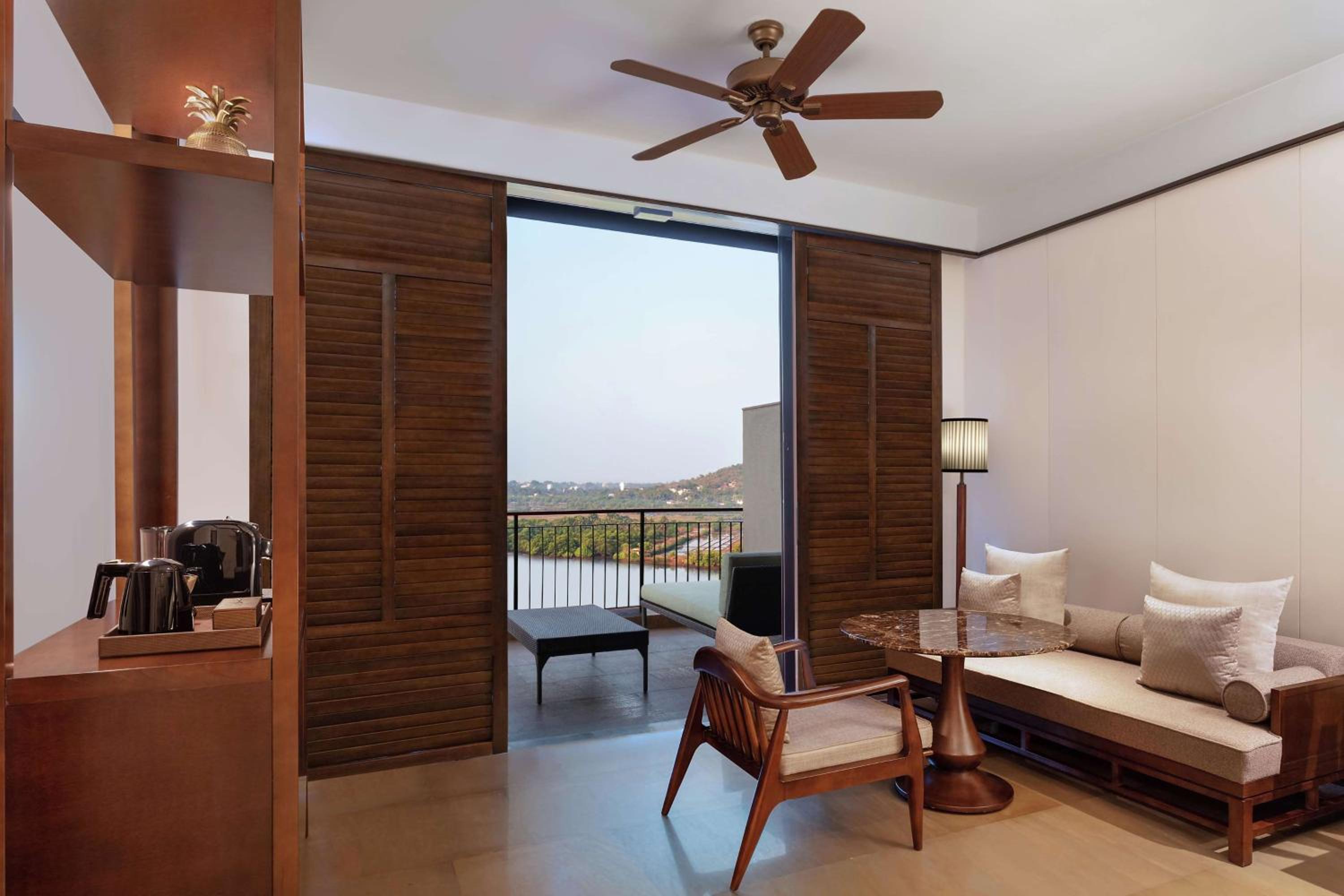 Premium King Room with Veranda - River View - 20% Discount Laundry - Happy Hours (4pm to 6pm)