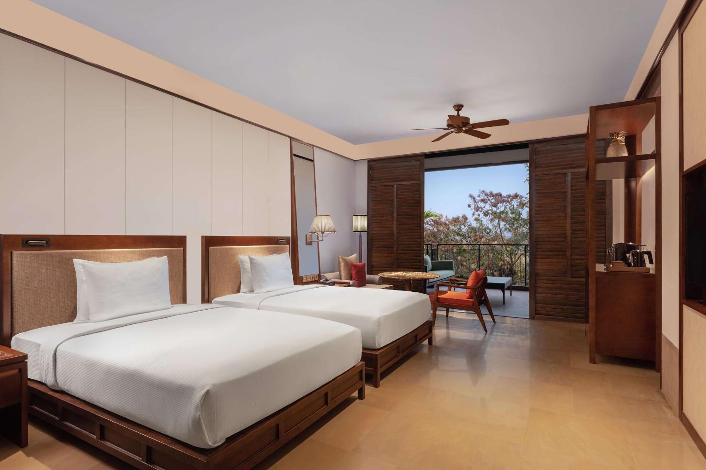 Deluxe Queen Room with Garden Sit-Out - 20% Discount Laundry - Happy Hours (4pm to 6pm) photo 2