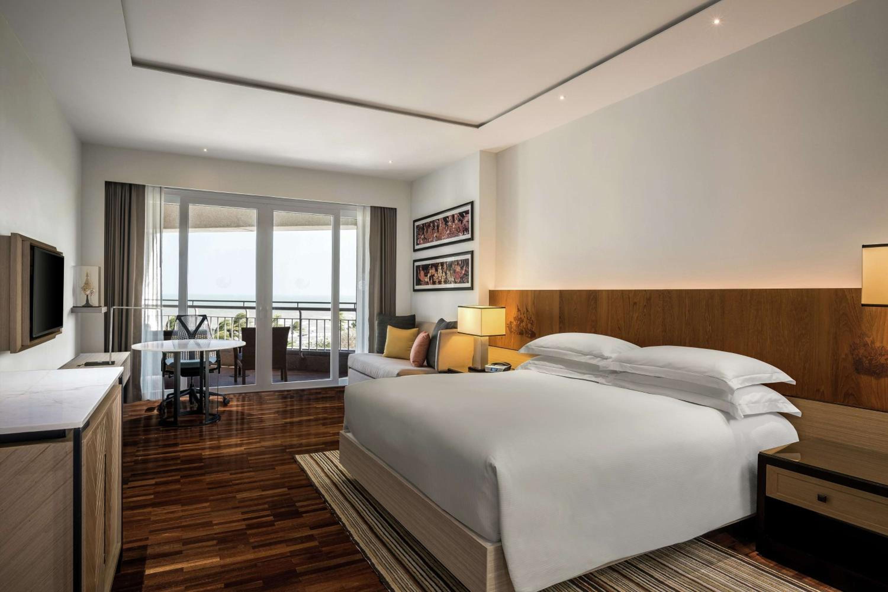 Executive King Room with Ocean View with Club Lounge Access - Photo 1