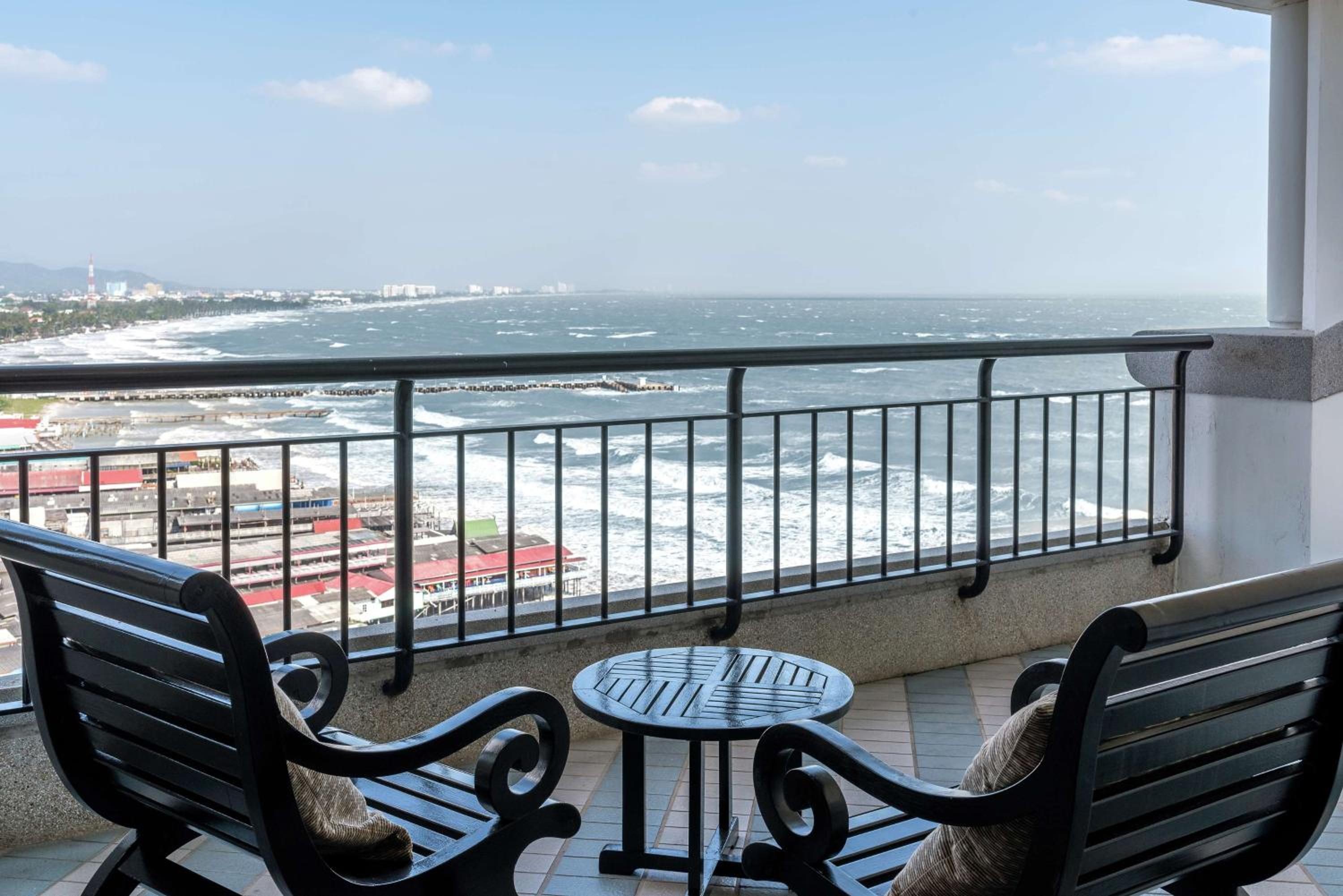 Classic King Room with Ocean View - Photo 3
