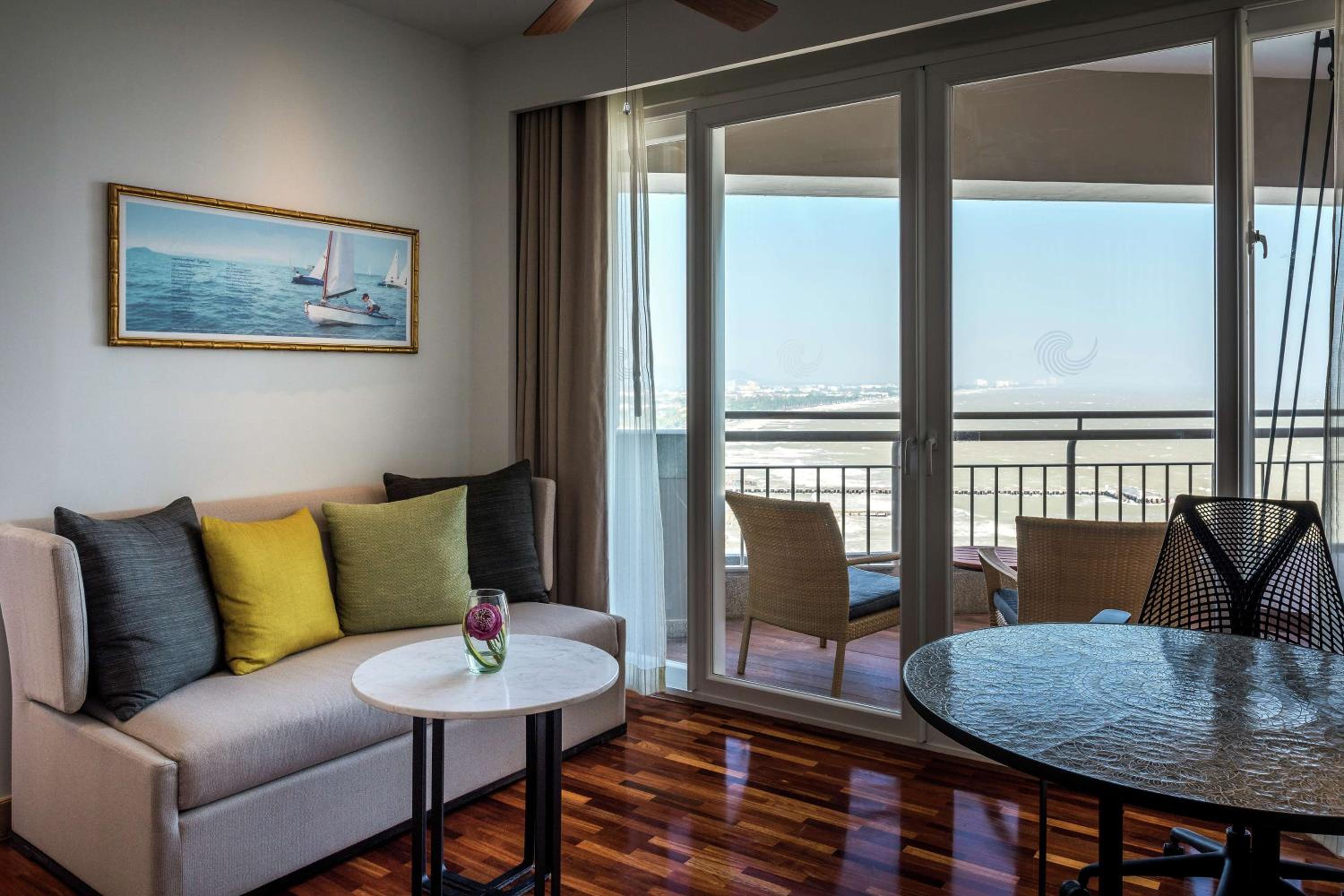 Premium King Room with Ocean View - Photo 2
