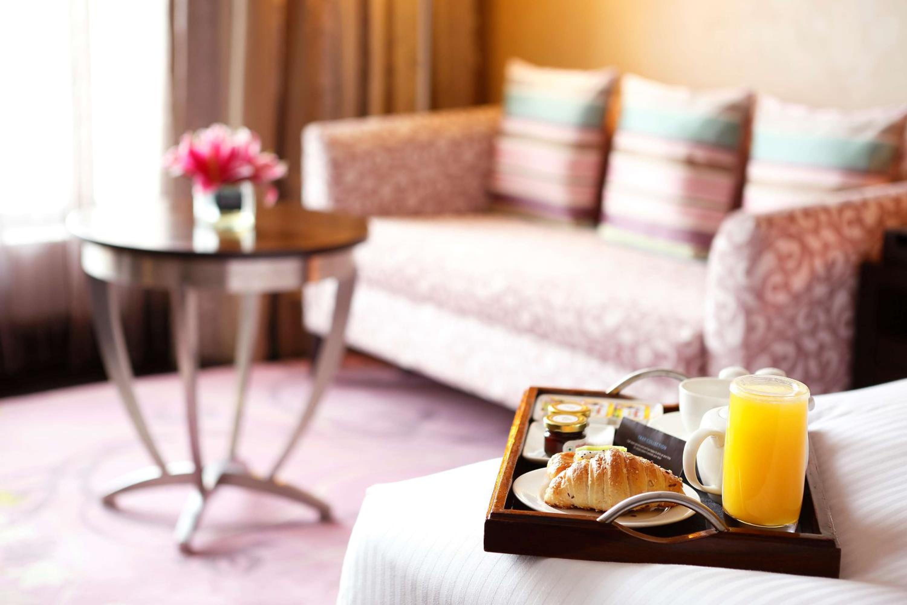 One-Bedroom King Suite with City View thumbnail 6