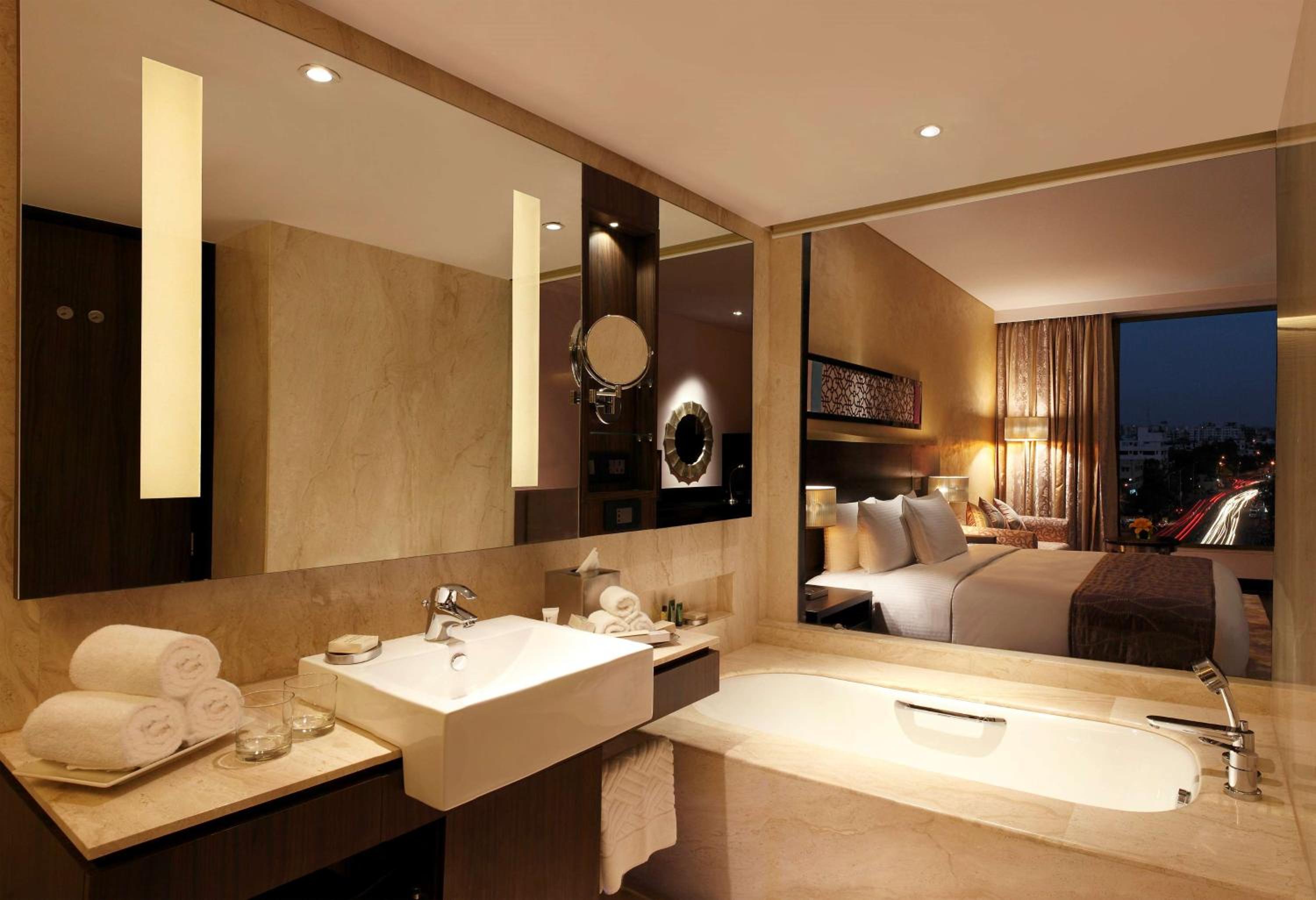 Deluxe Twin Room with Terrace and Lounge Access