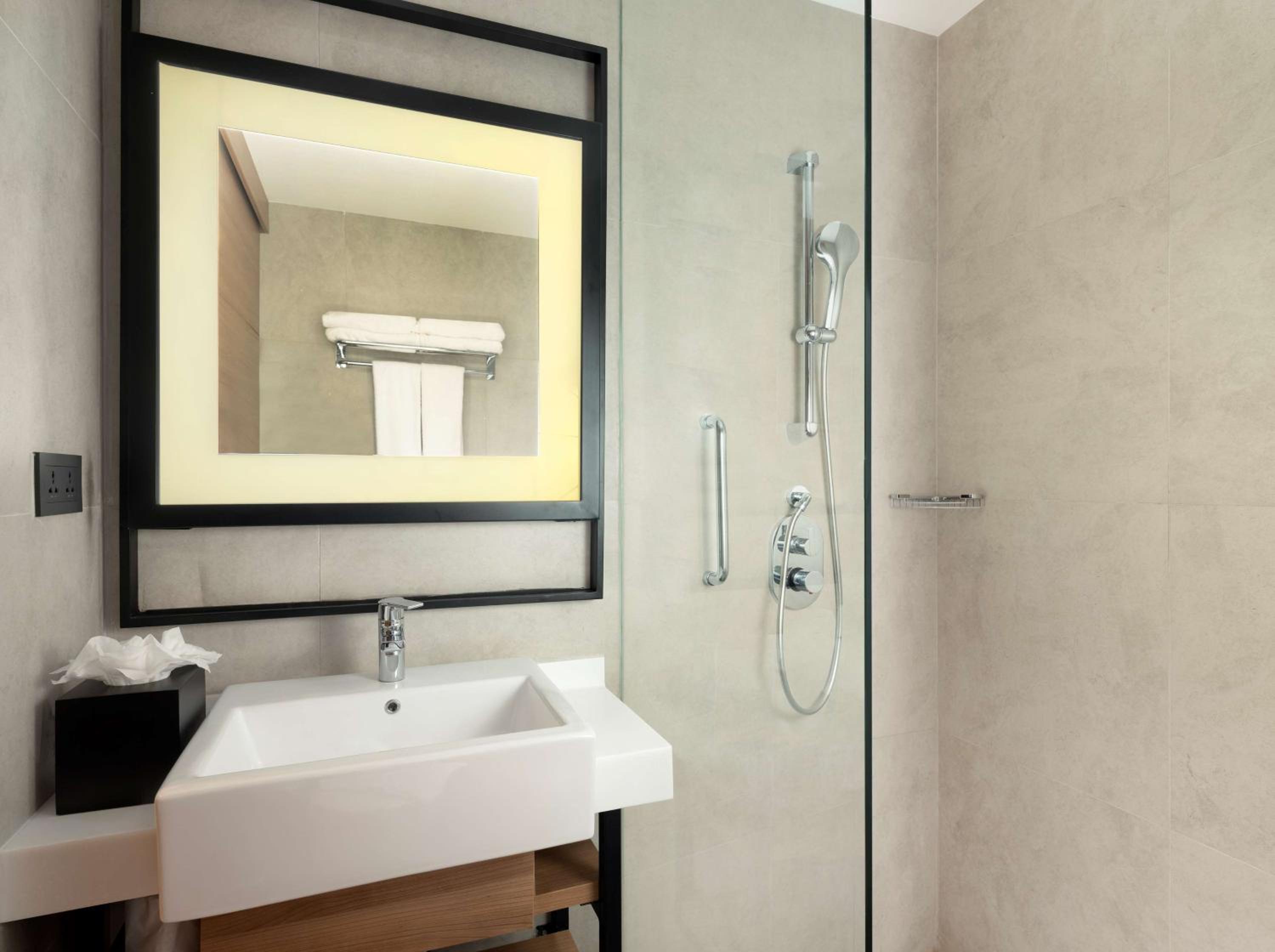 King Guest Room - Photo 4