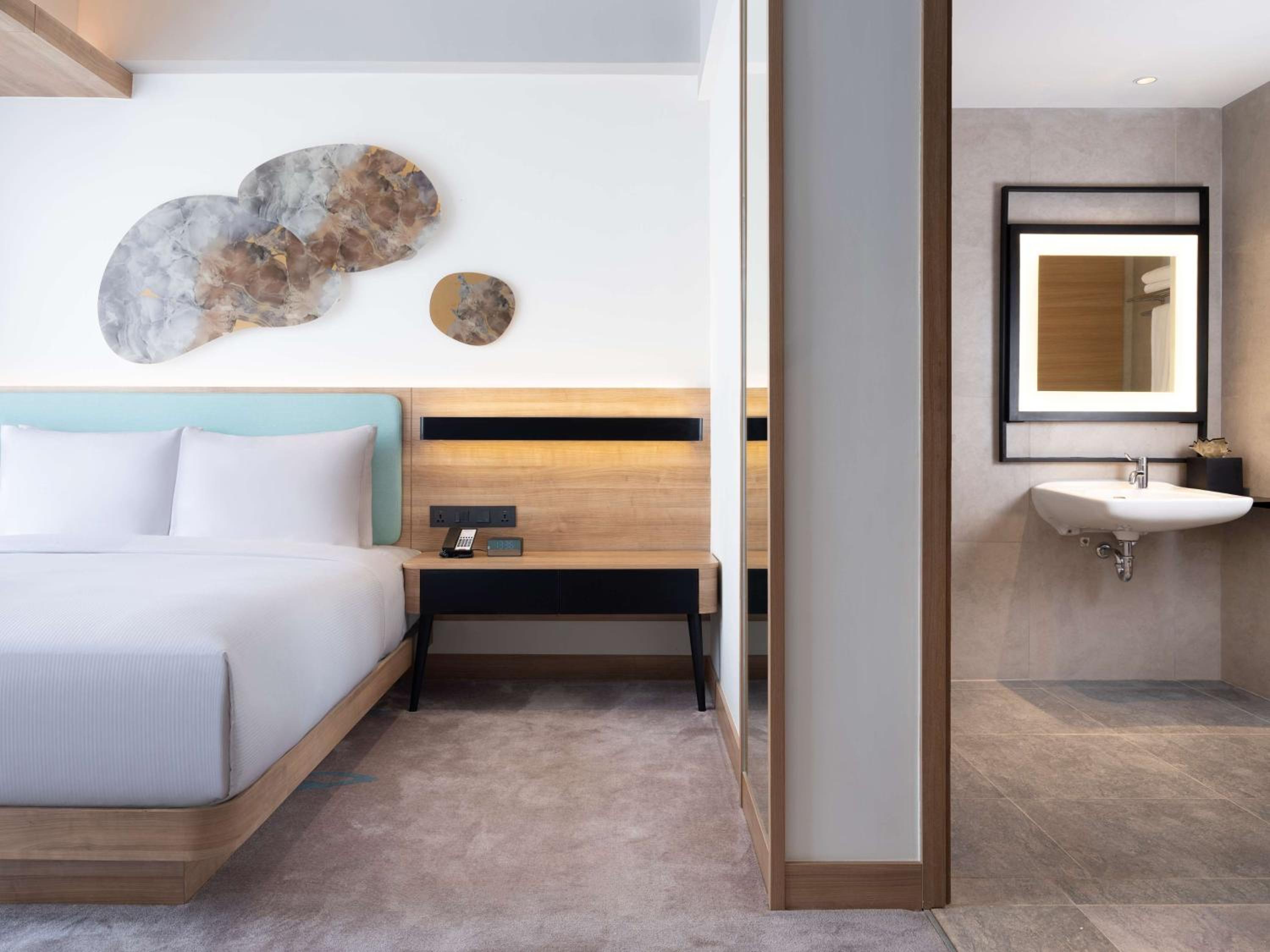 King Room - Mobility Accessible  - Photo 1
