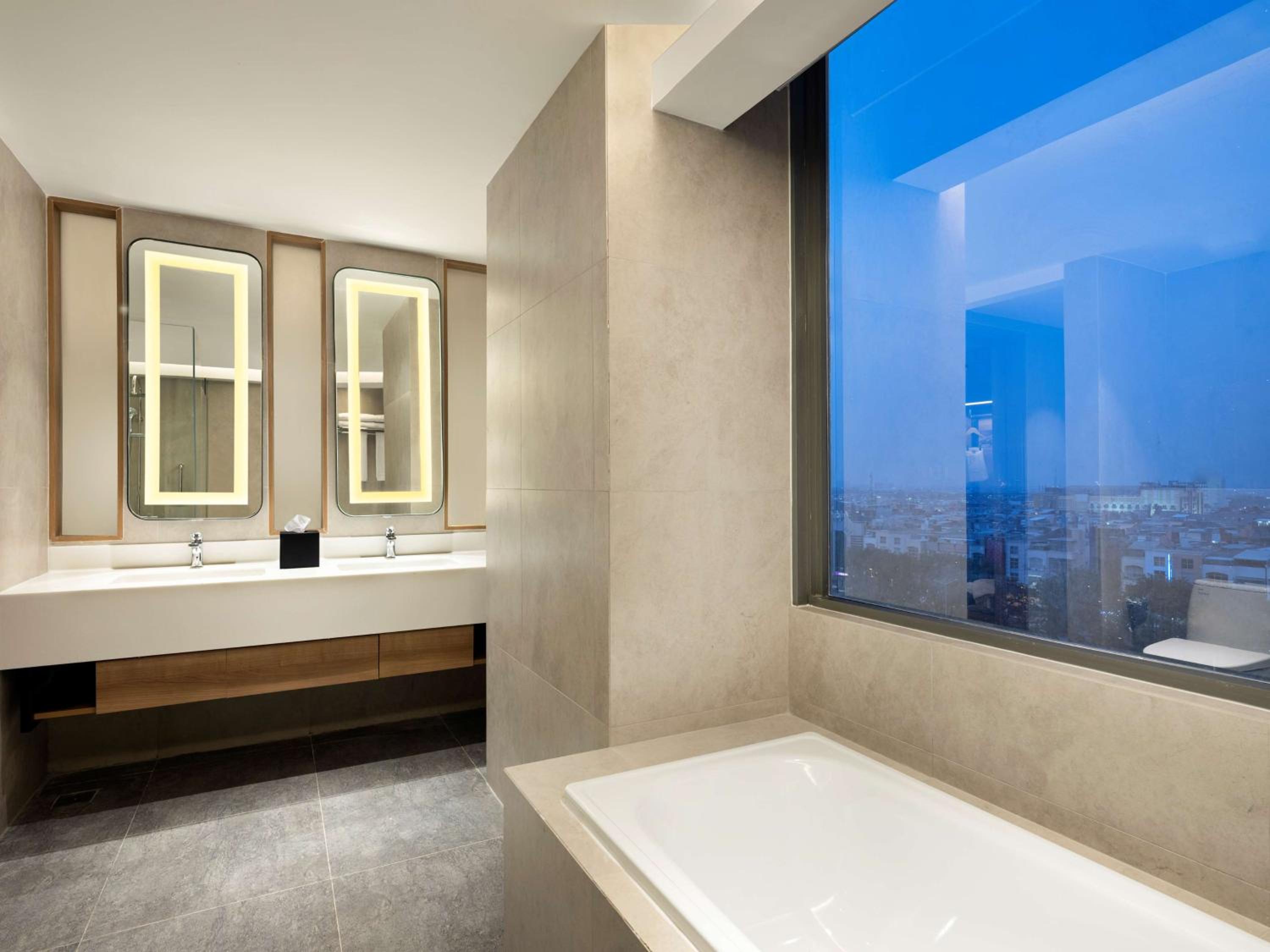 One-Bedroom King Suite - Photo 6