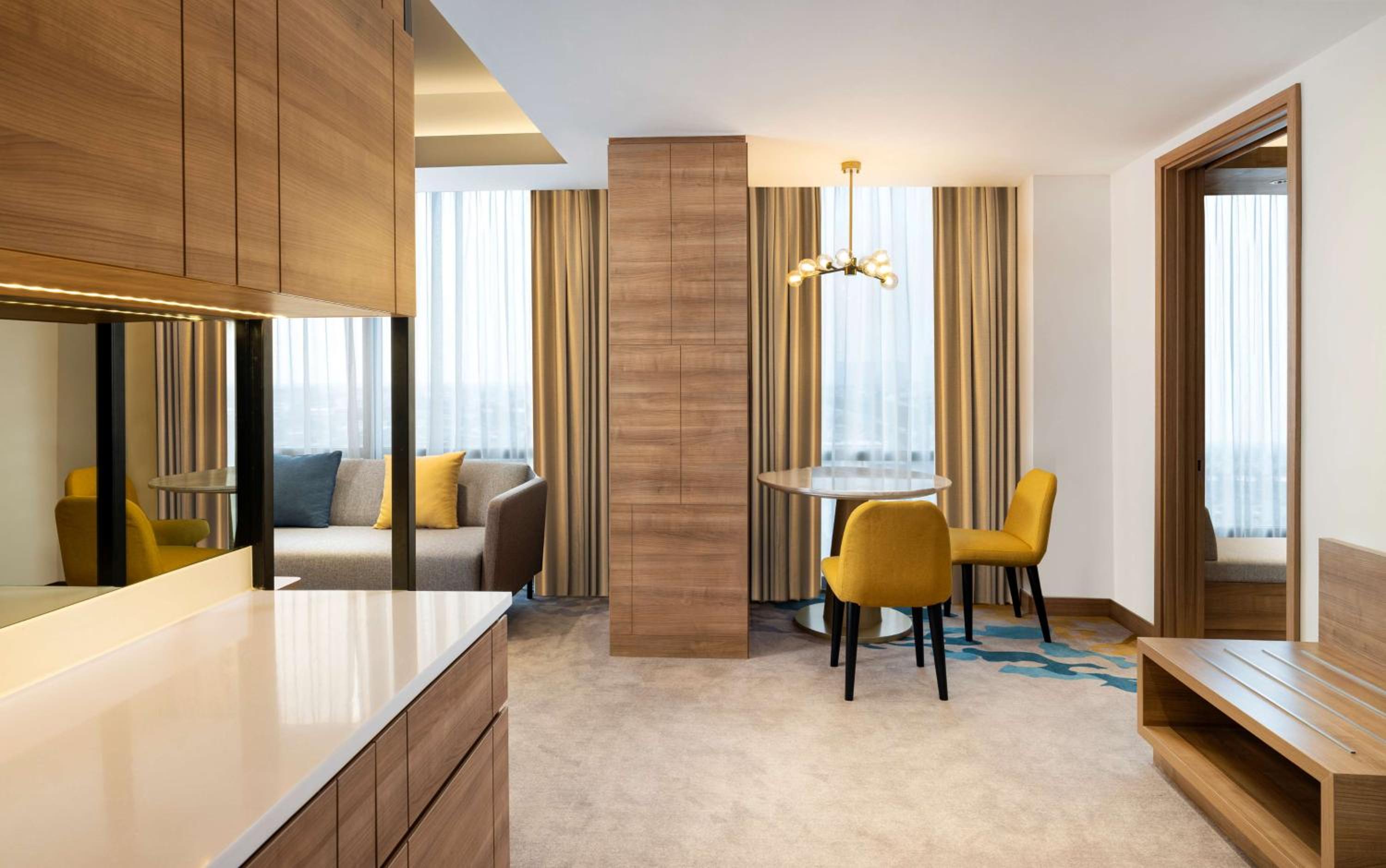 One-Bedroom King Suite - Photo 4