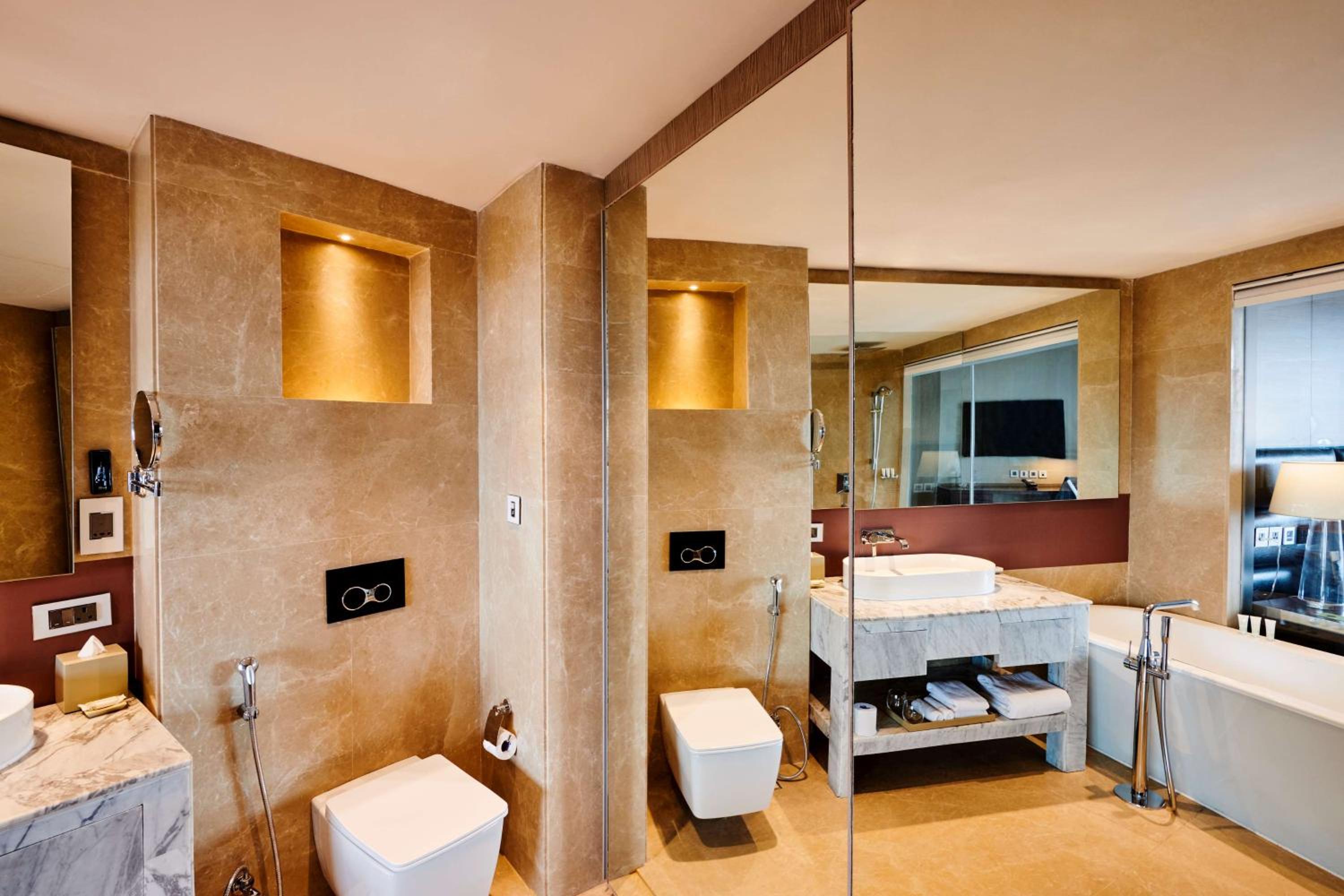 Junior King Suite photo 3