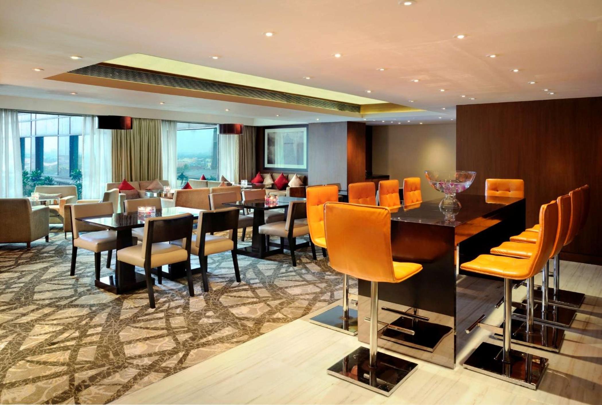 Executive King Room with Access to Executive Lounge - Photo 6