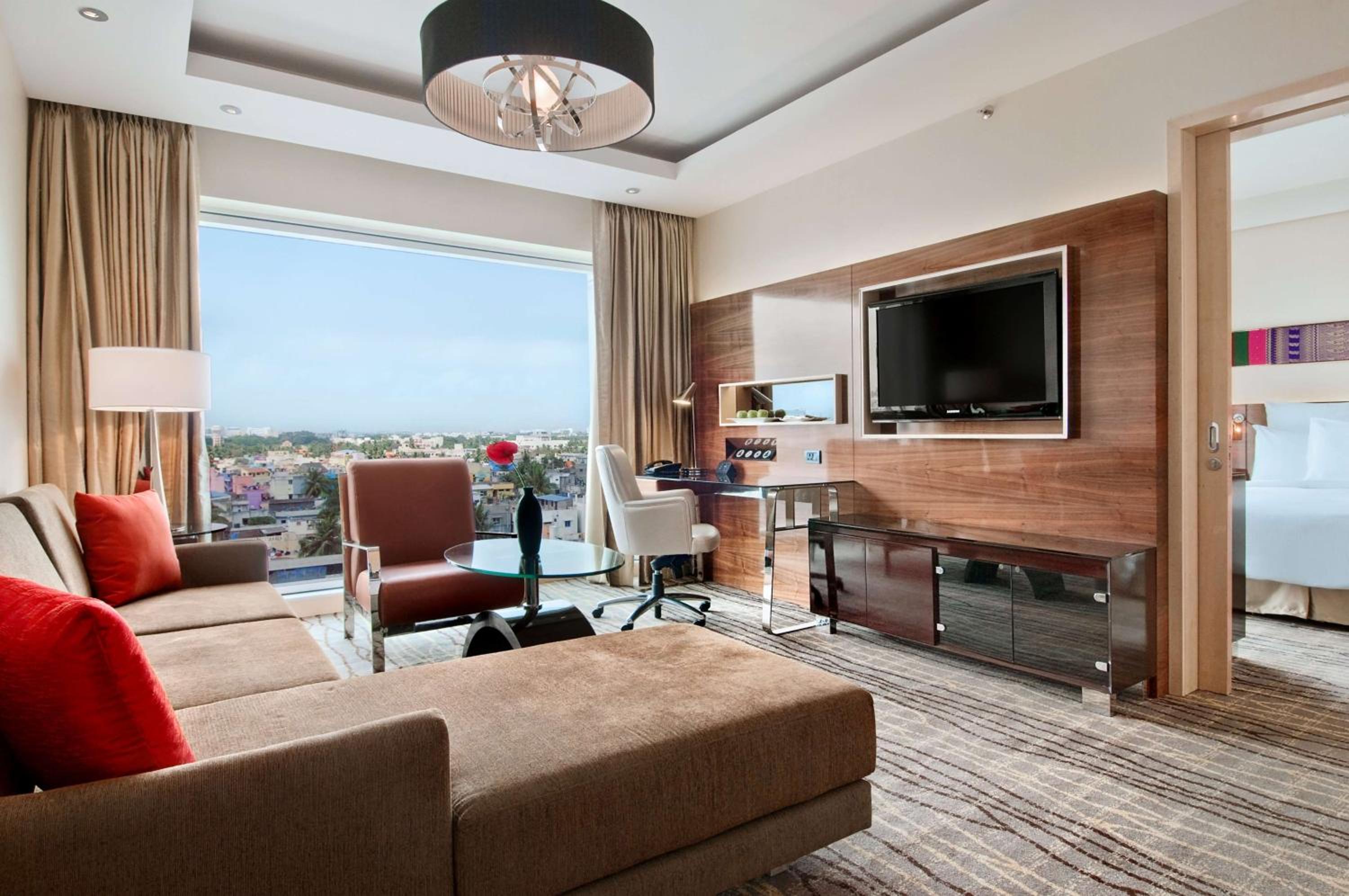 Junior King Suite - Lounge Access - Photo 3
