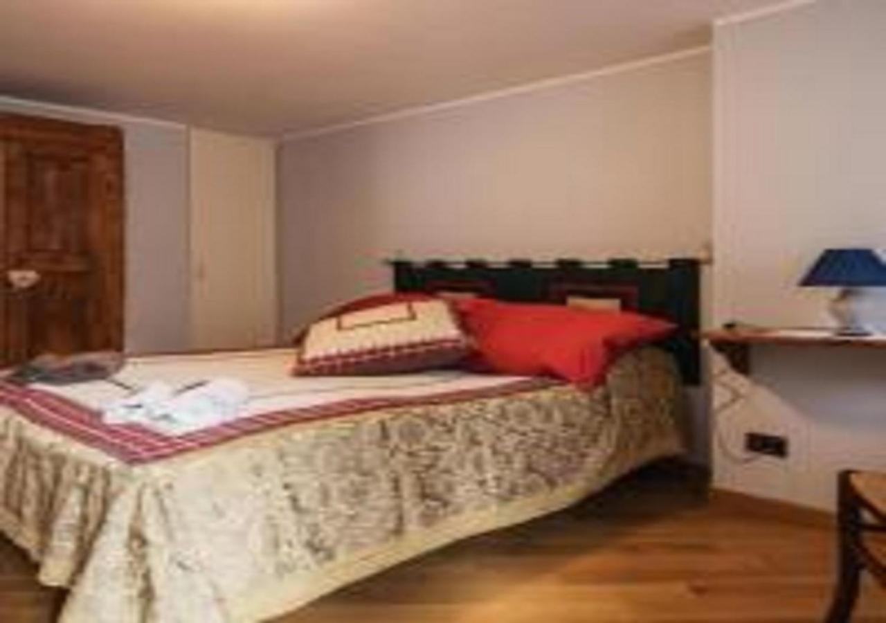 Two-Bedroom Apartment - Photo 2
