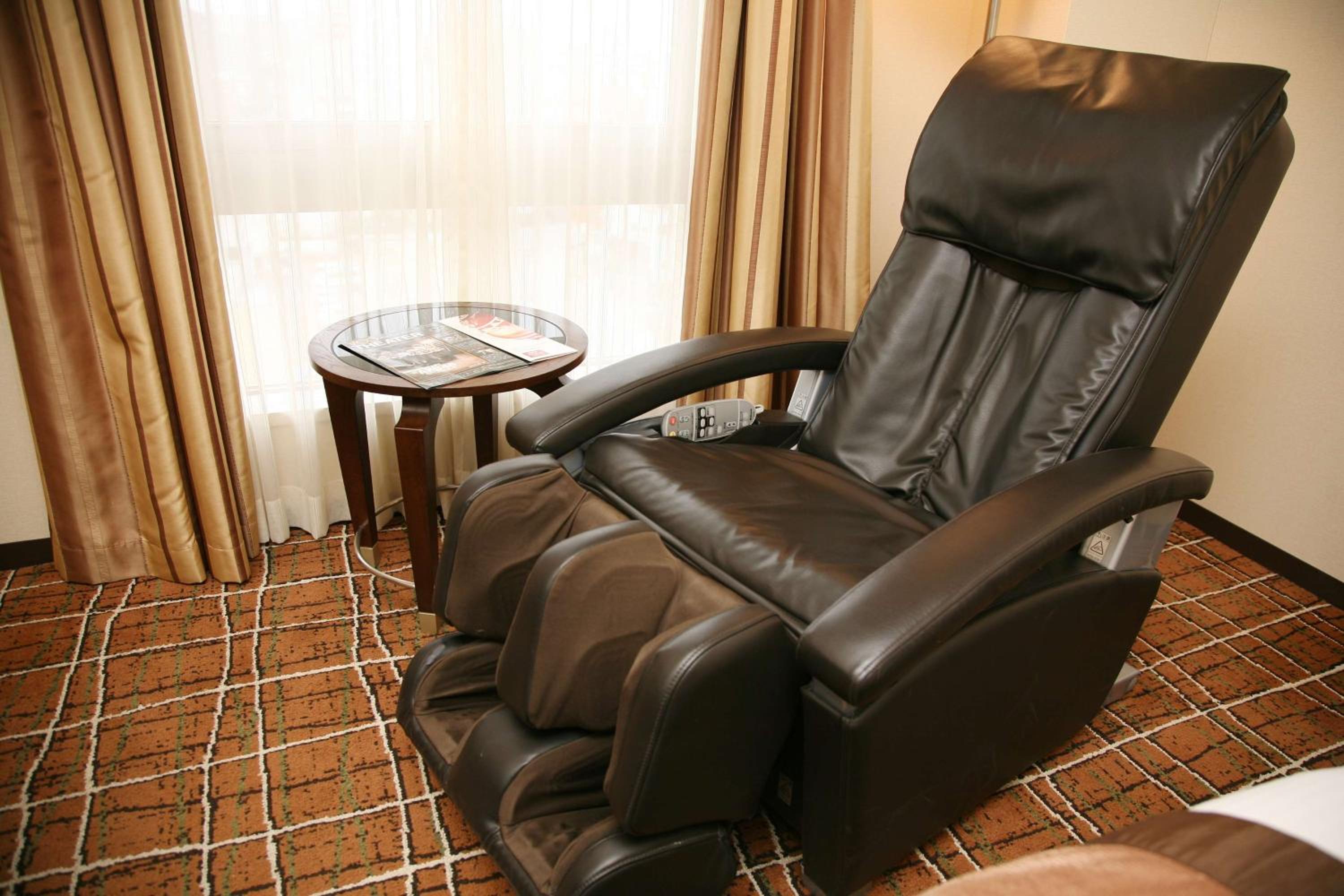 Deluxe King Room - Photo 7