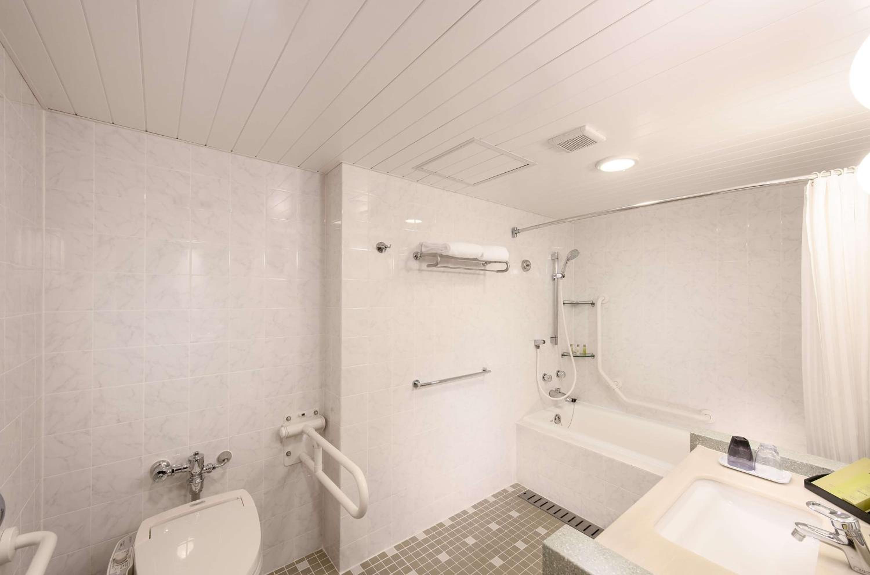 Twin Room - Mobility Access - Photo 4