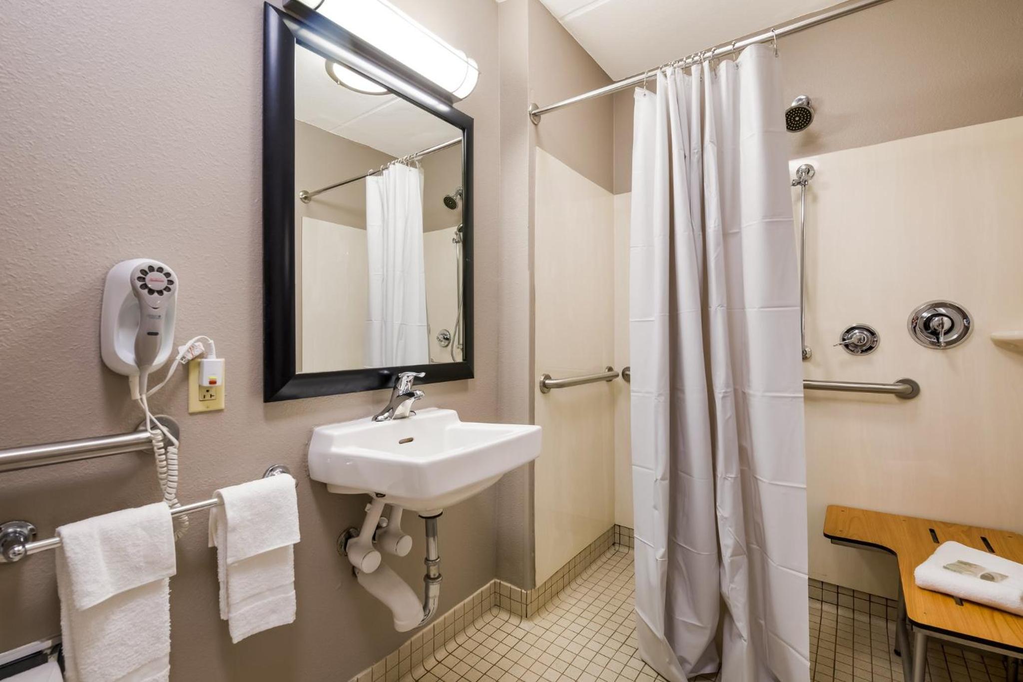 Premium King Room Disability Access Roll-In Shower Smoke Free (Upgraded Bedding & Snack)
