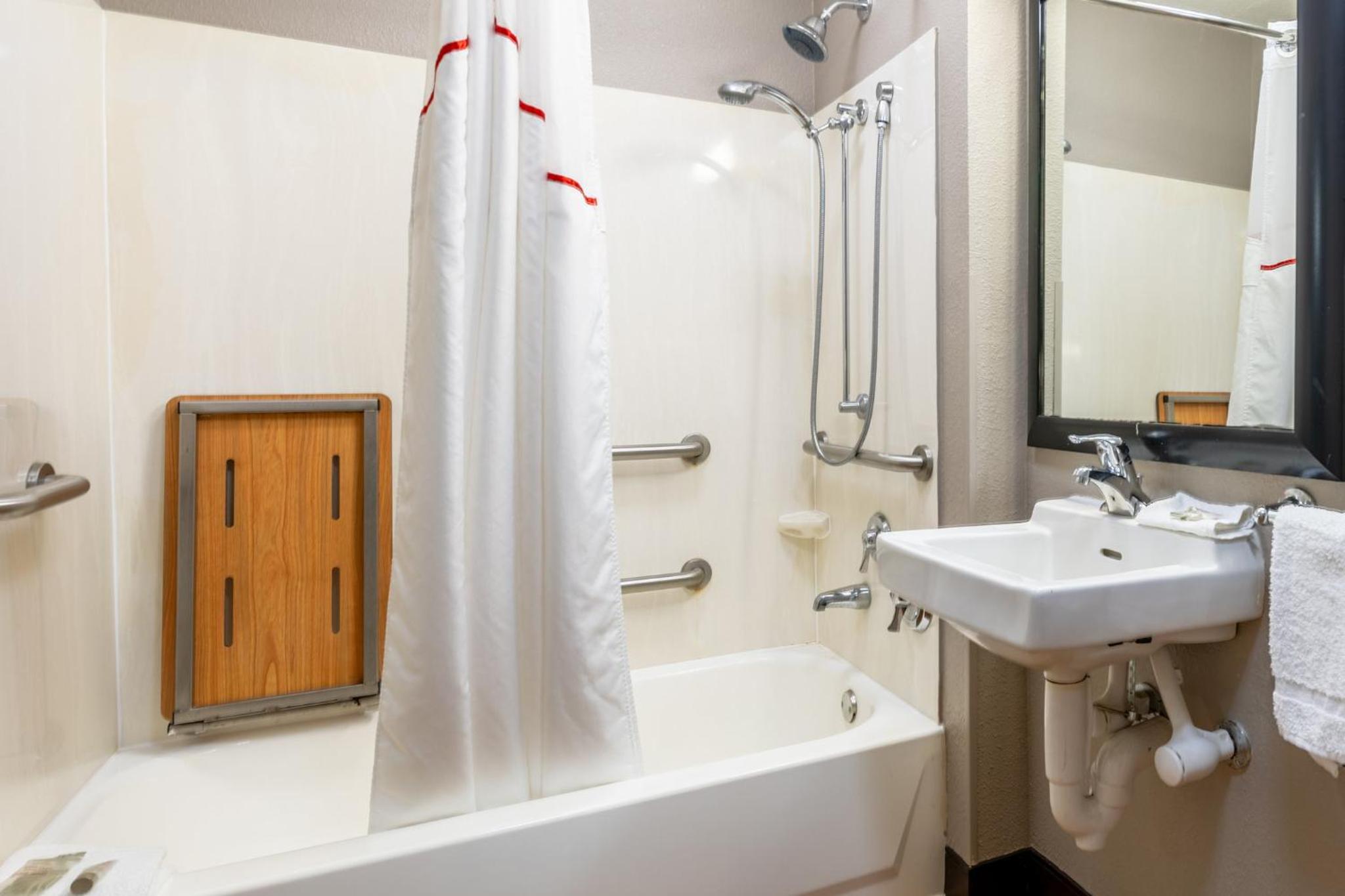 Red Roof Inn PLUS+ Nashville Airport, Photo 3