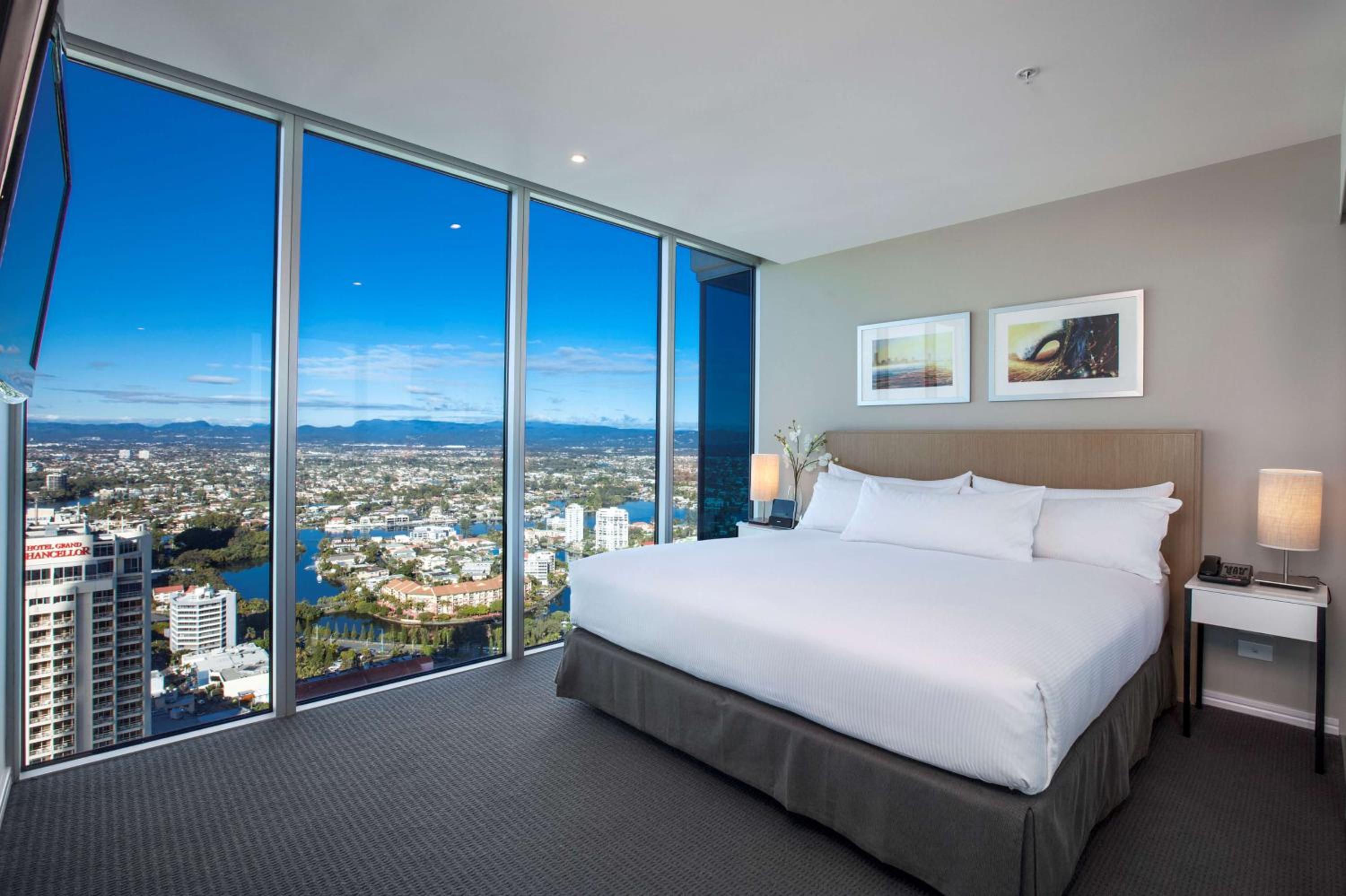 Two Bedroom Two Bathroom Sky High Residence - Photo 2