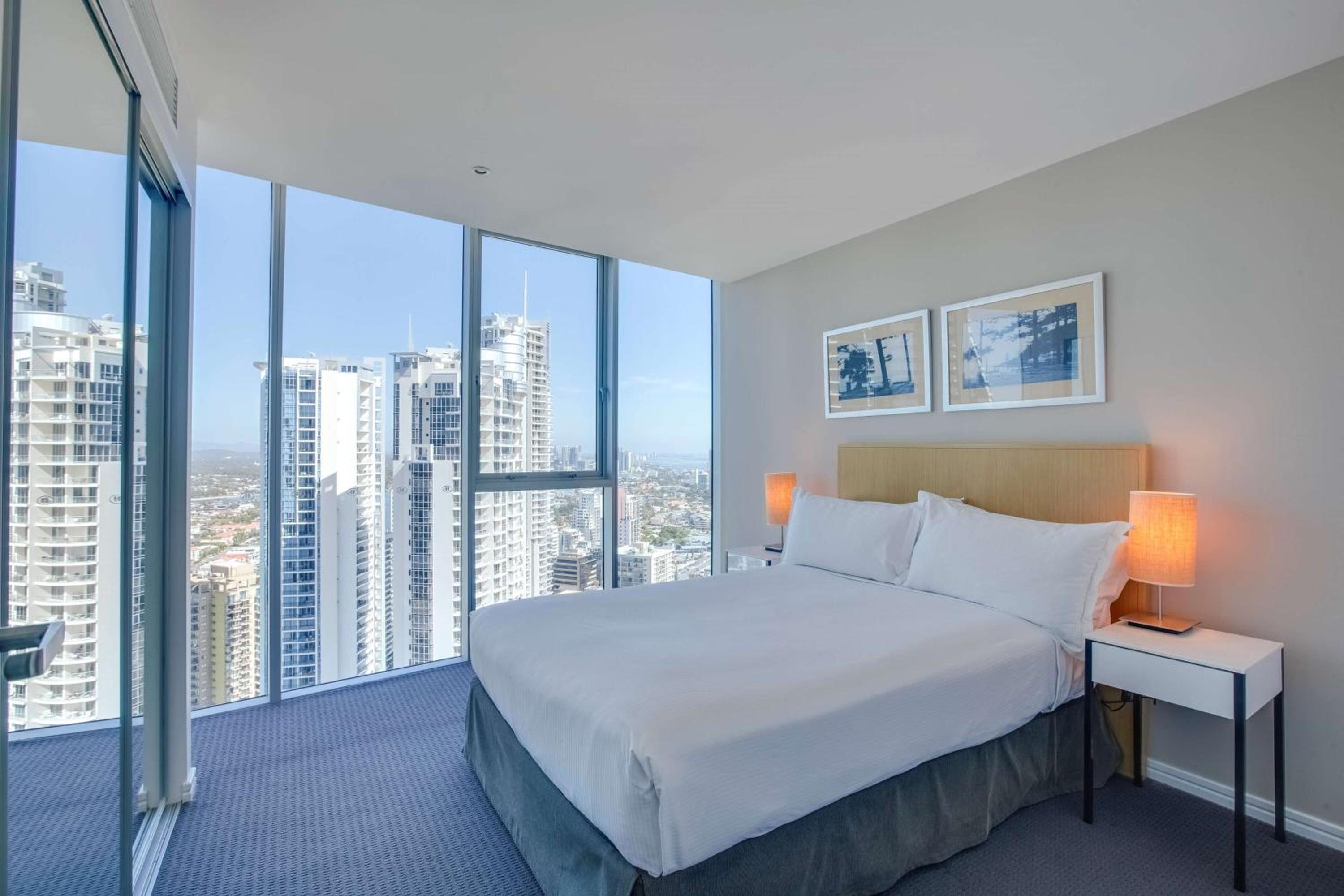 One-Bedroom Residence Room with City View - Photo 2
