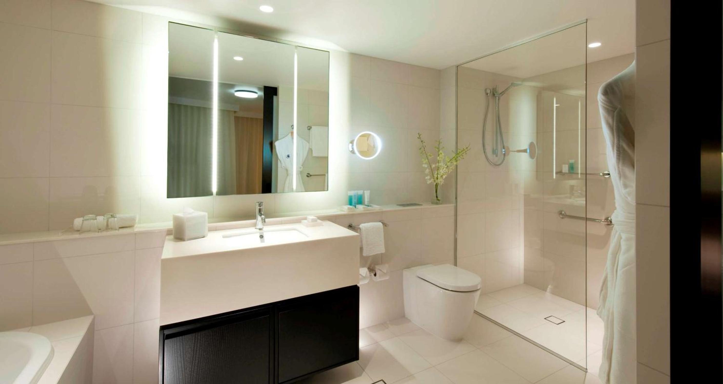 Deluxe King Room - Photo 5