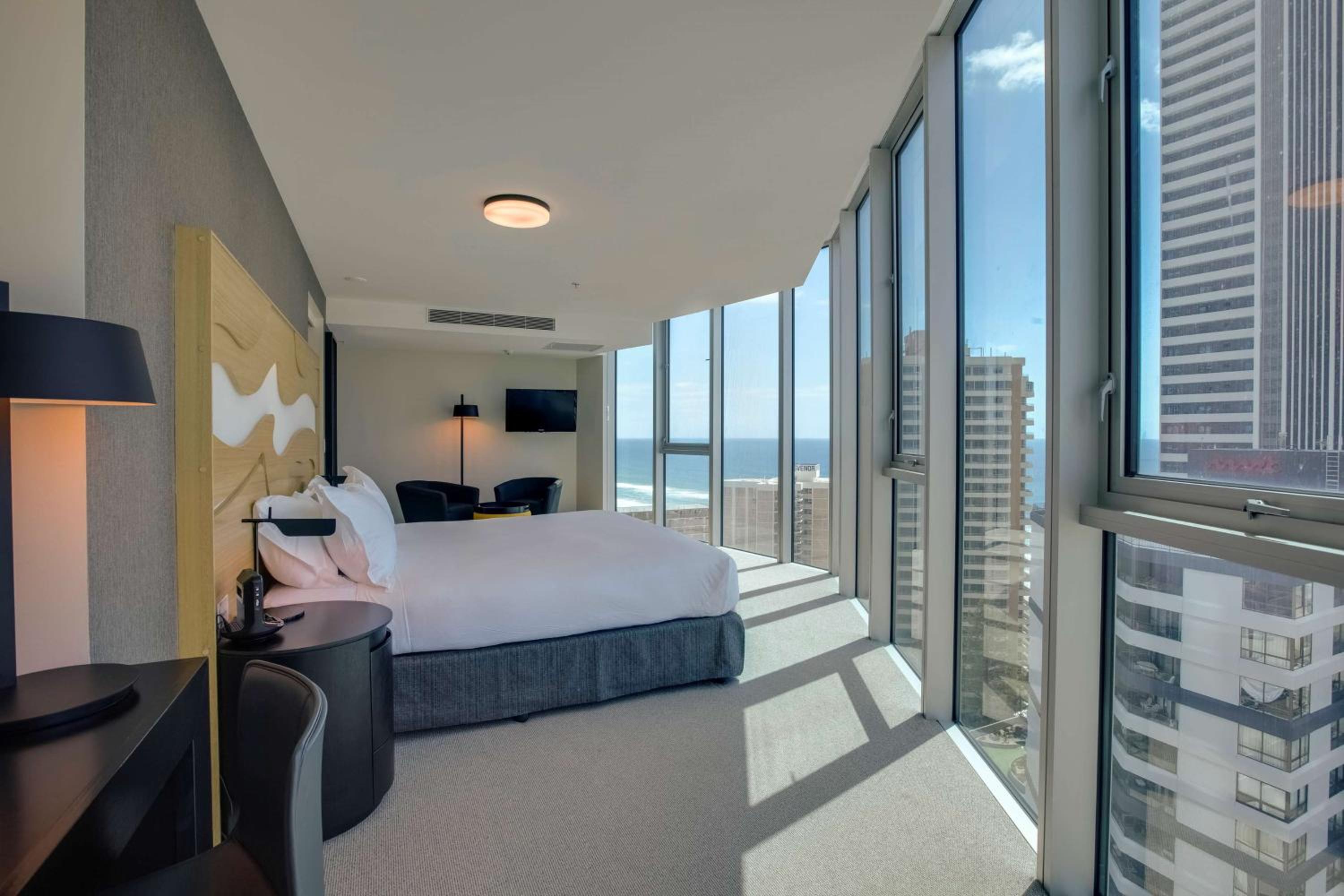 Ocean Panorama Room with Executive Lounge Access photo 2