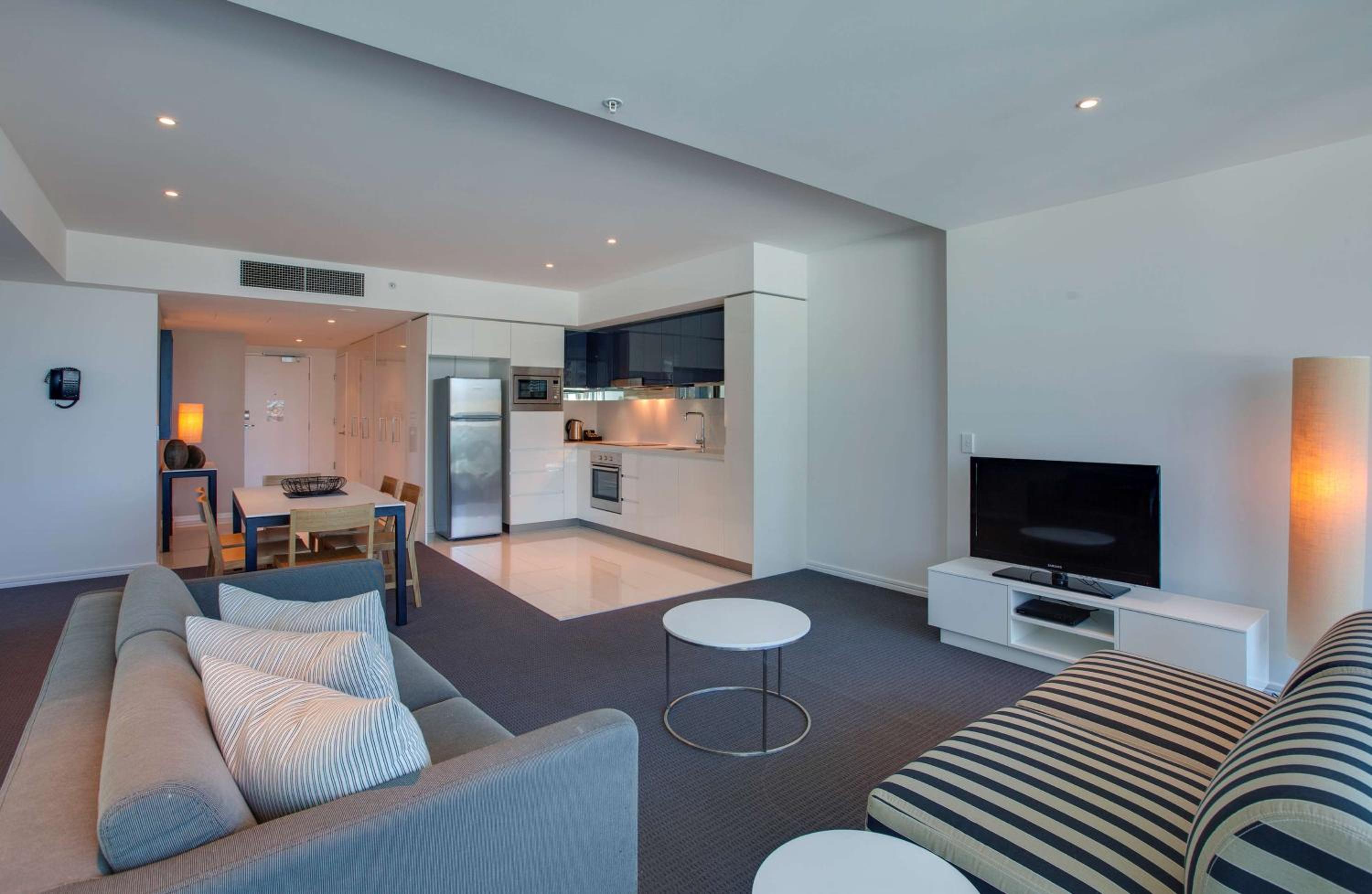 Two-Bedroom Residence Room with City View - Photo 4