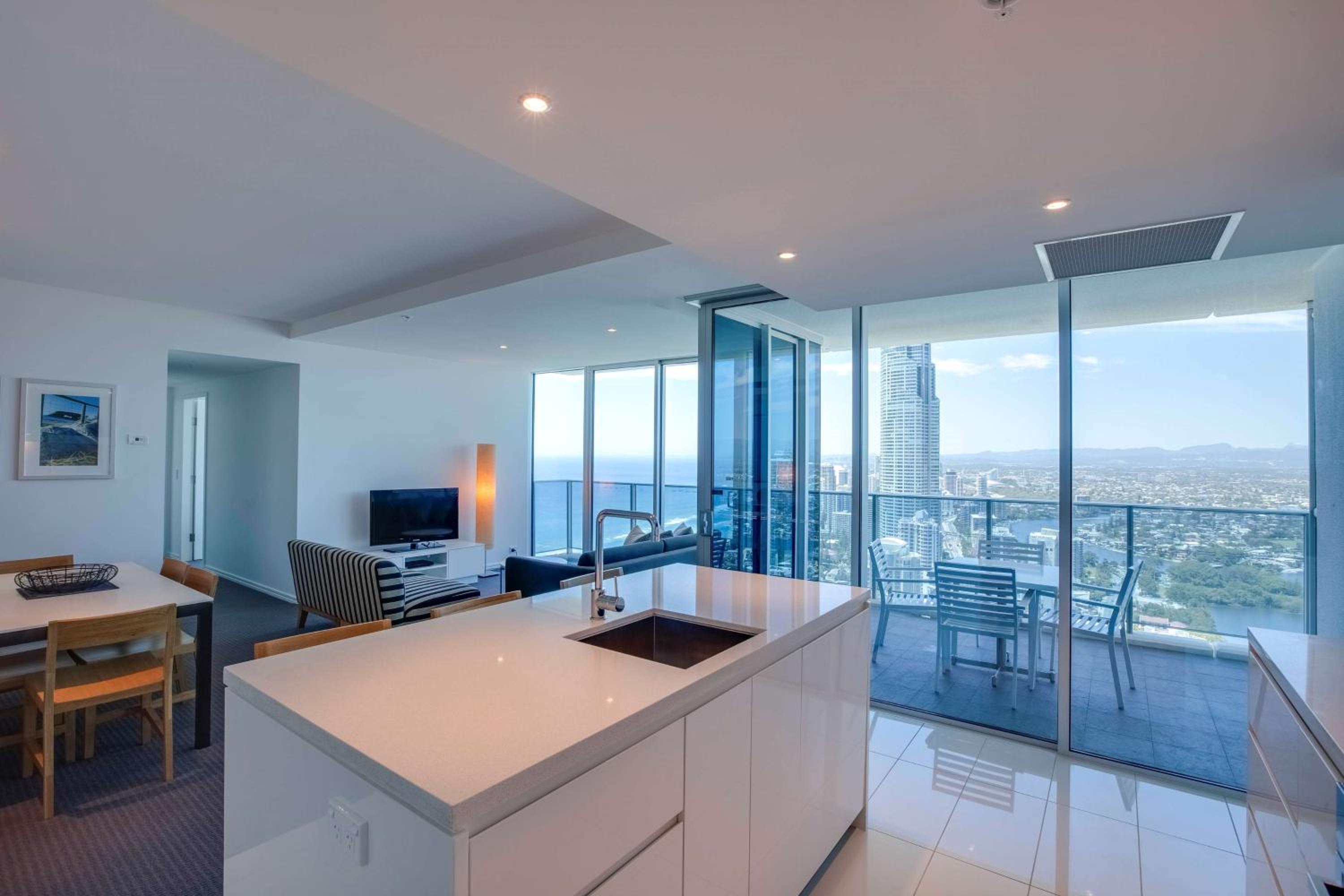Two Bedroom Two Bathroom Sky High Residence - Photo 6