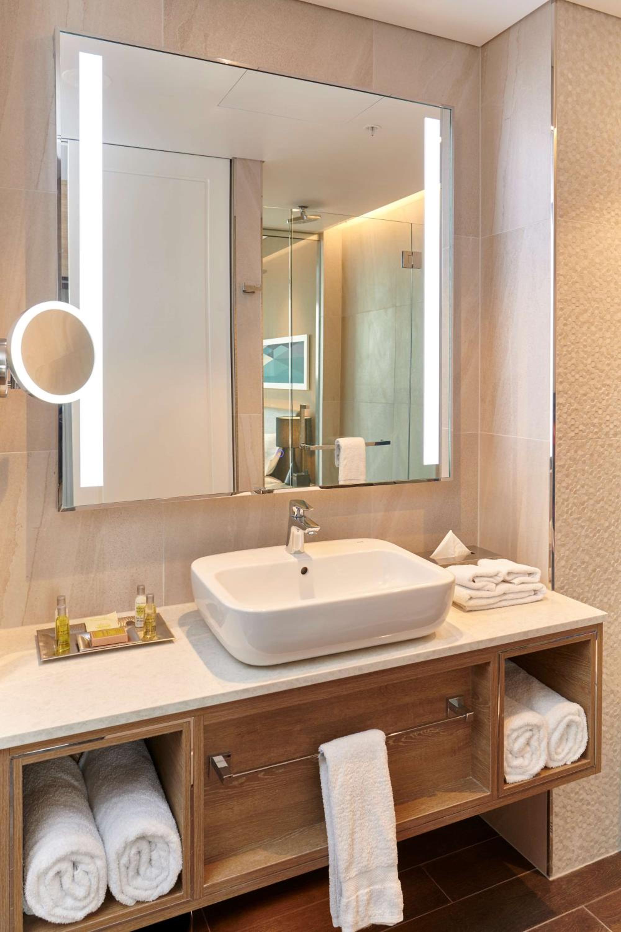 Deluxe King Room with Panoramic View - High Floor