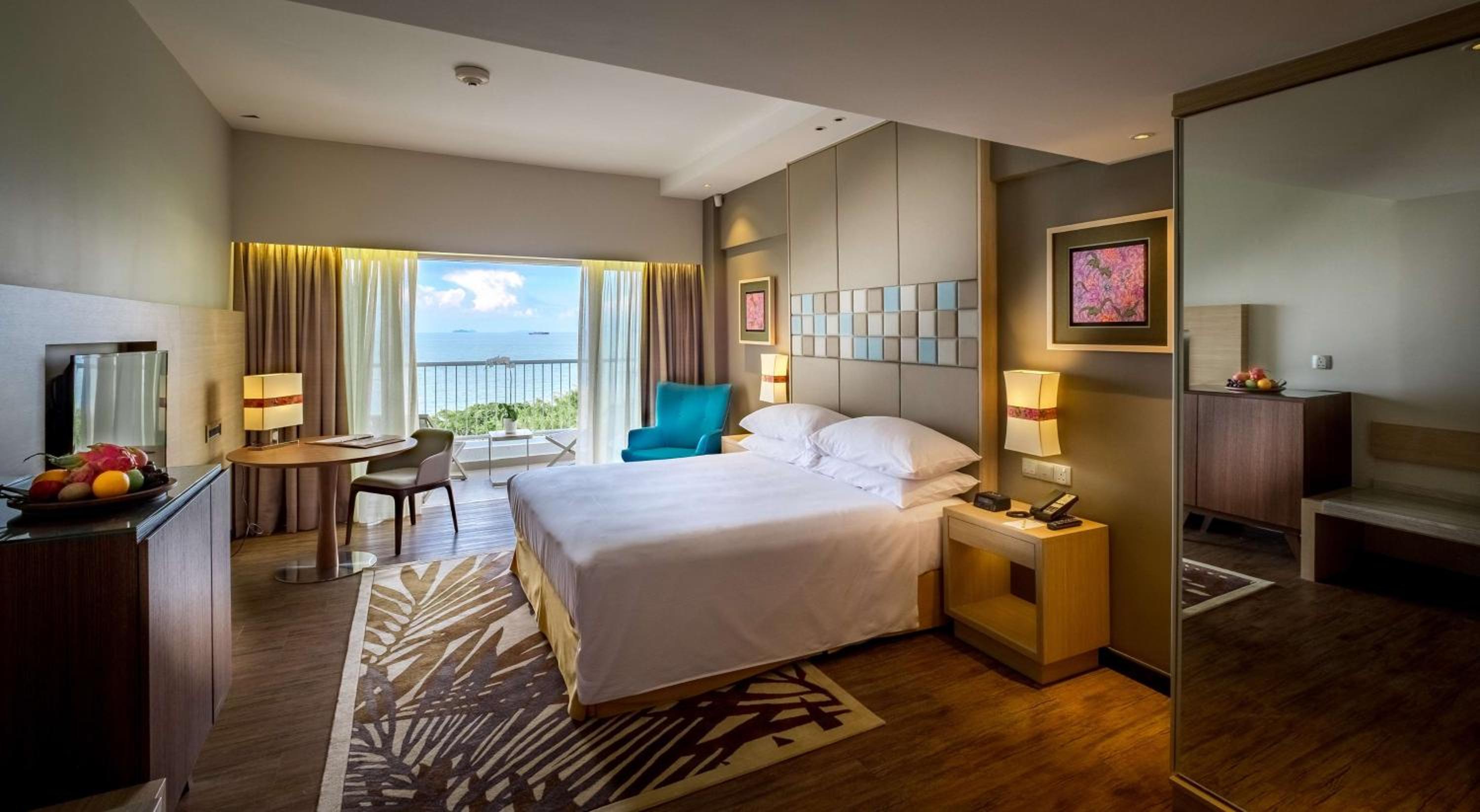 Premier King Room with Balcony and Sea View - Photo 3