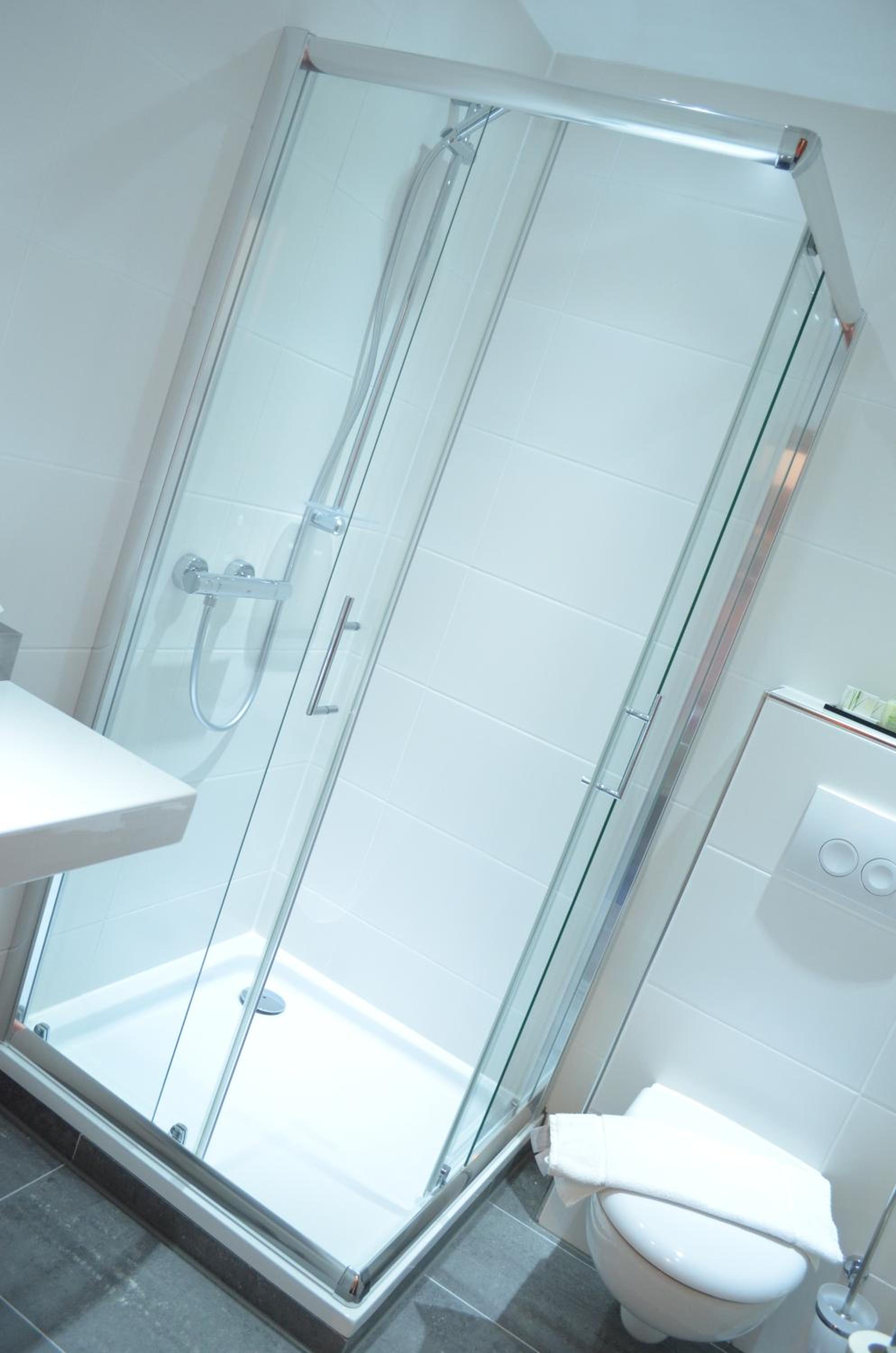 Standard Double or Twin Room - Photo 4