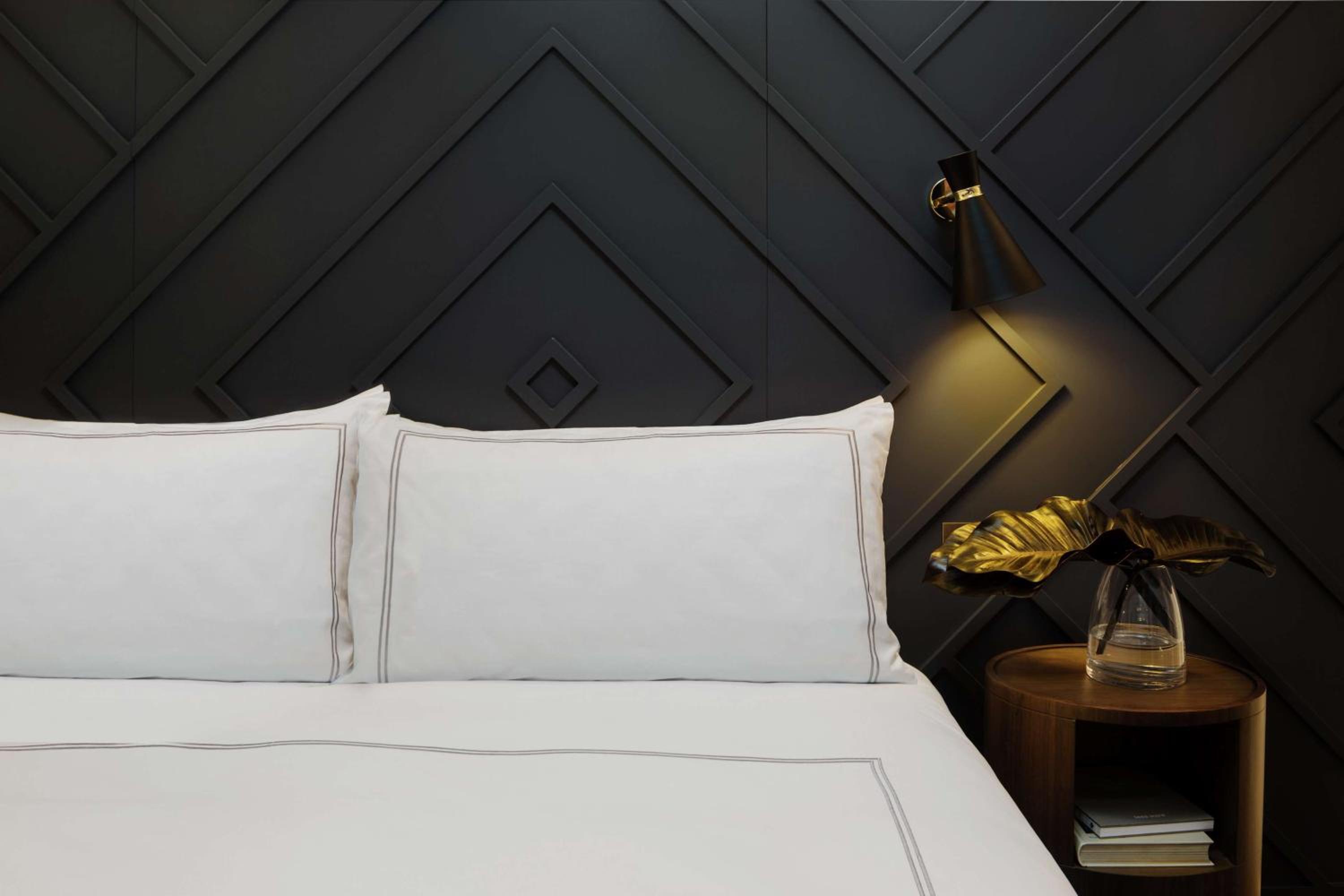 King Banksia Deluxe Plus Room (Level 5-8) thumbnail 6
