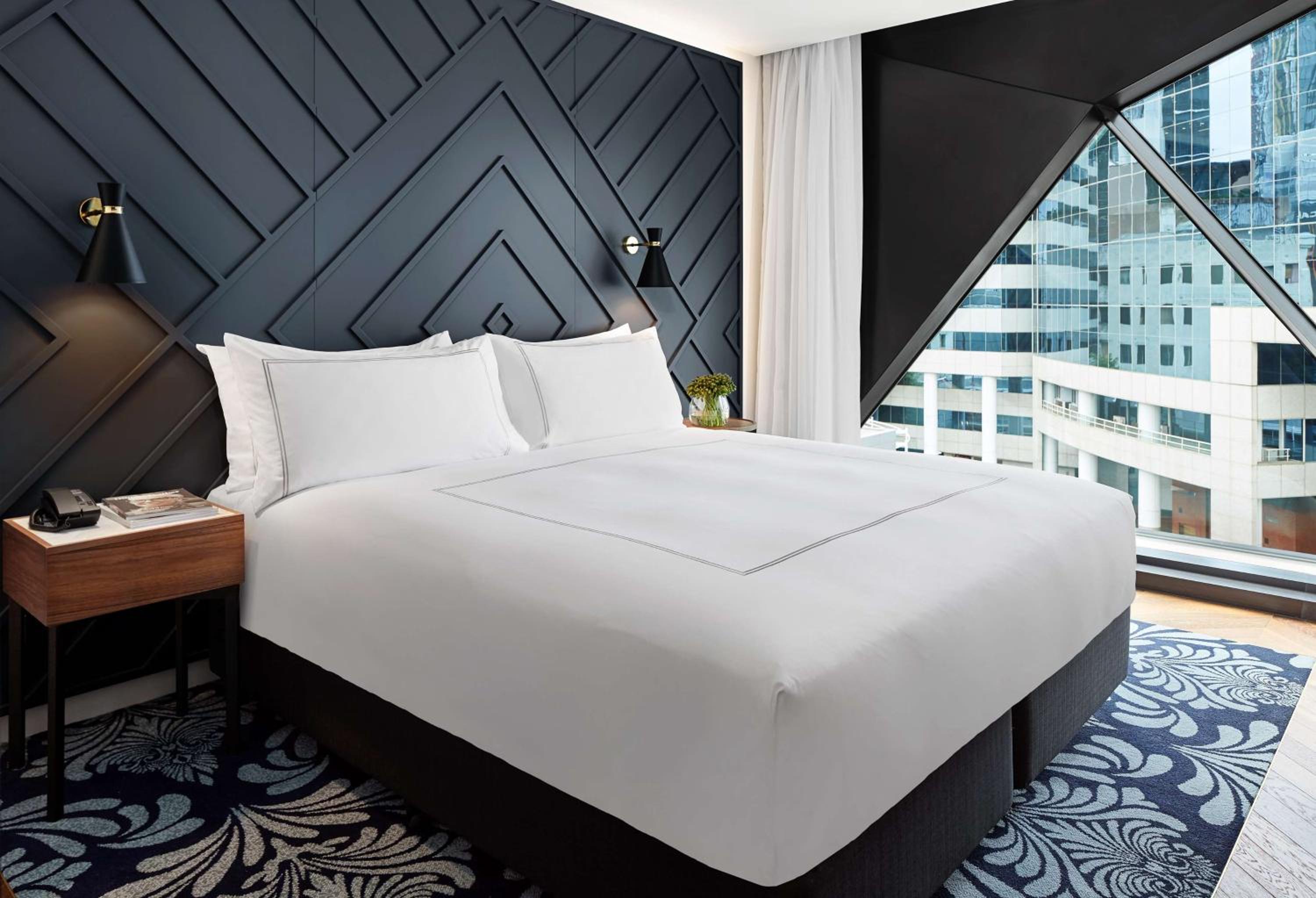 Queen Banksia Deluxe Room - Mobility Accessible