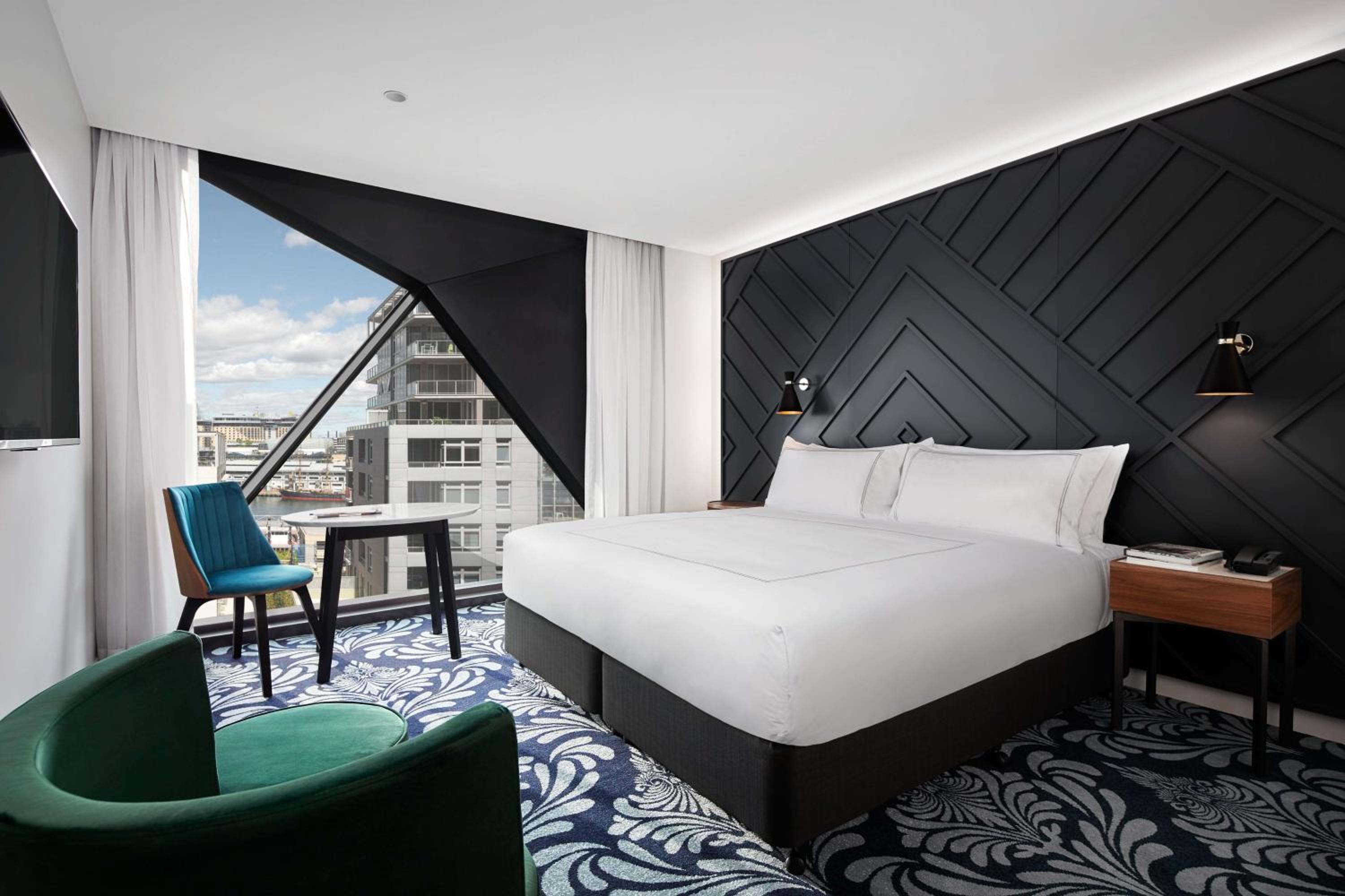 King Waratah Premium Room