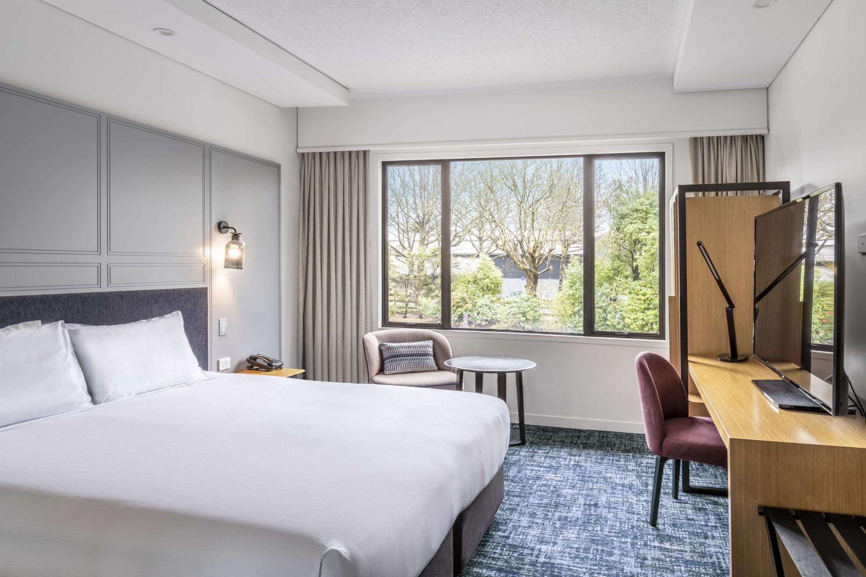 Deluxe King Room - Photo 1