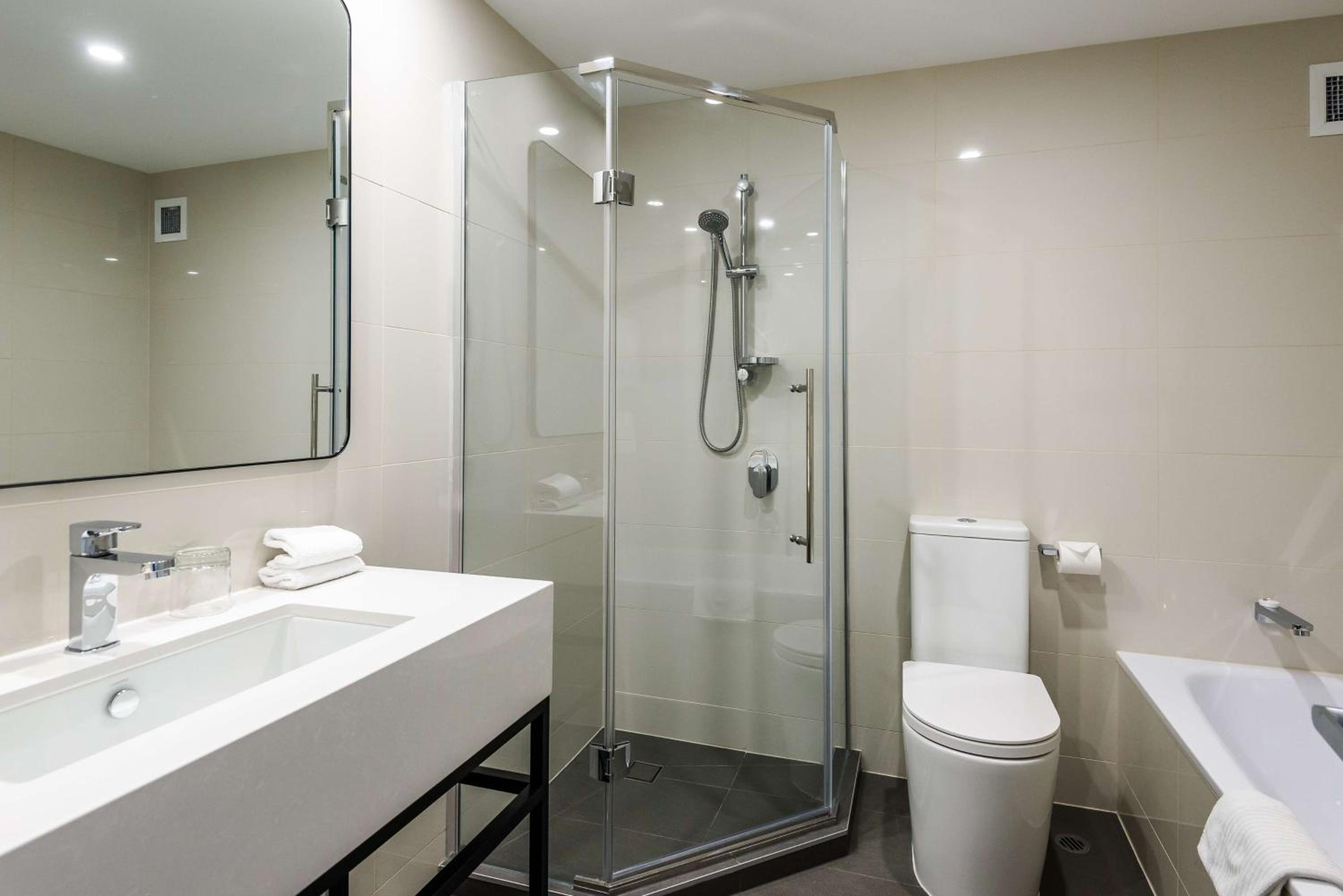 Deluxe King Room - Photo 3