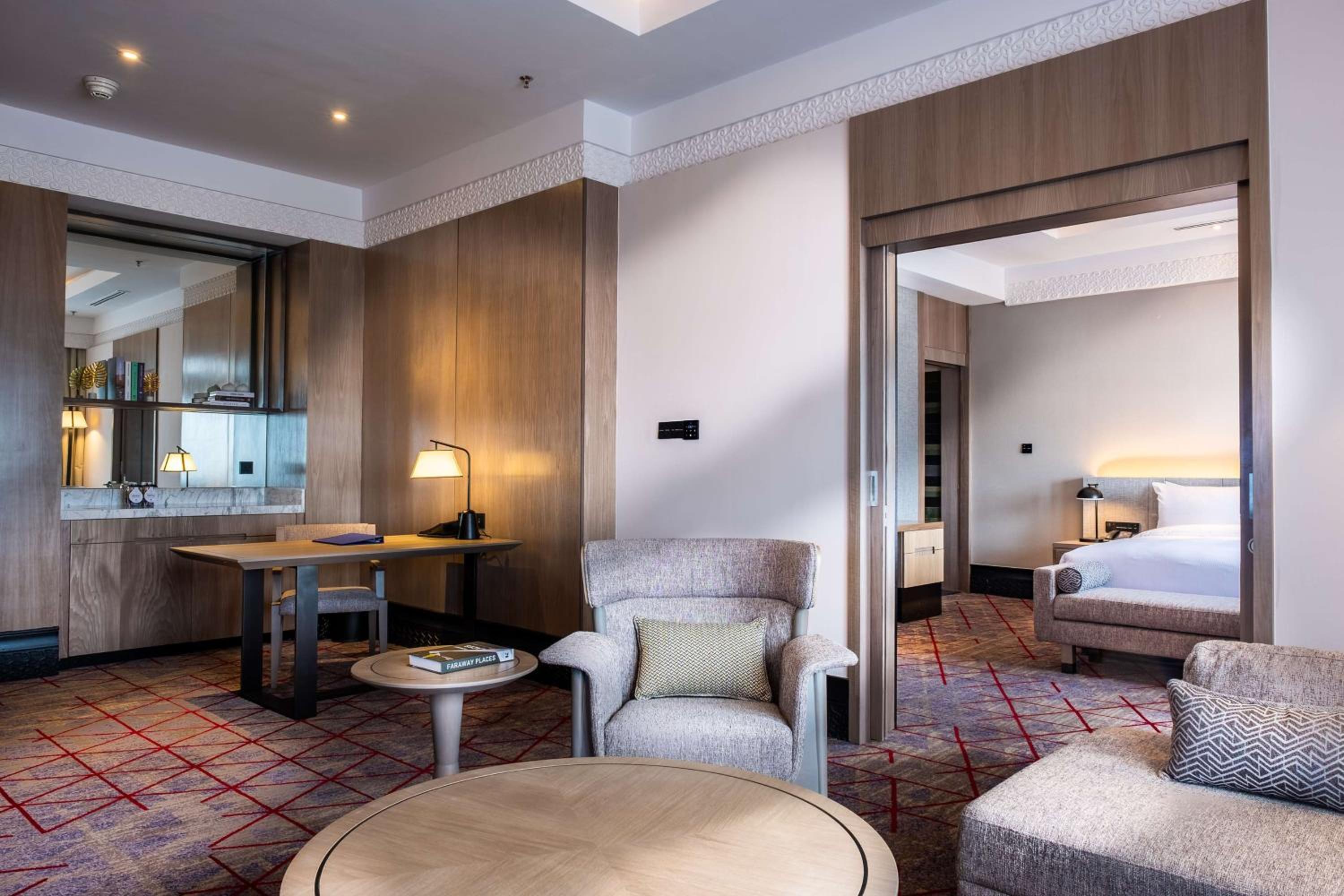King Suite with Lake View - Photo 2