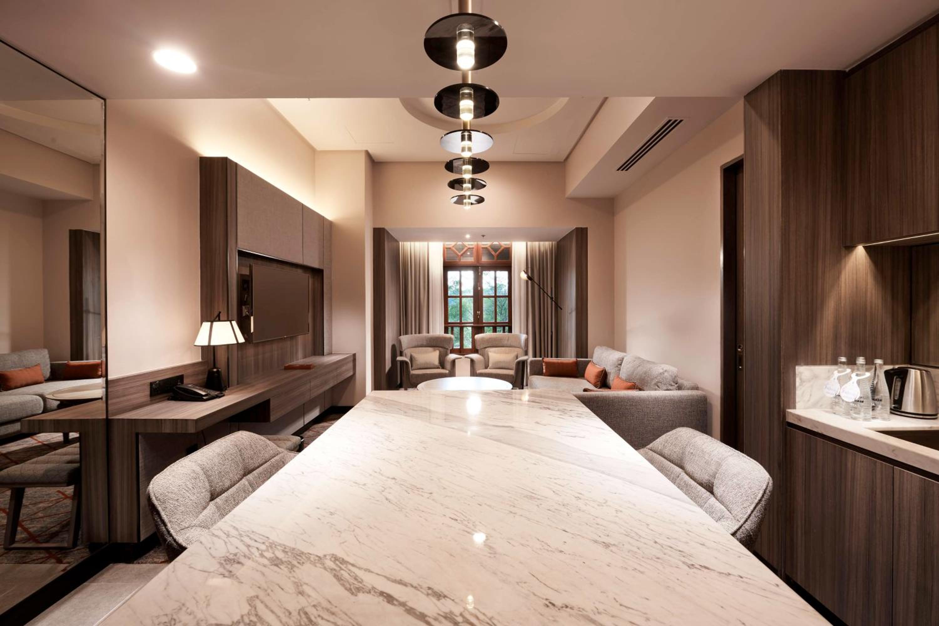 Family King Suite - Photo 1