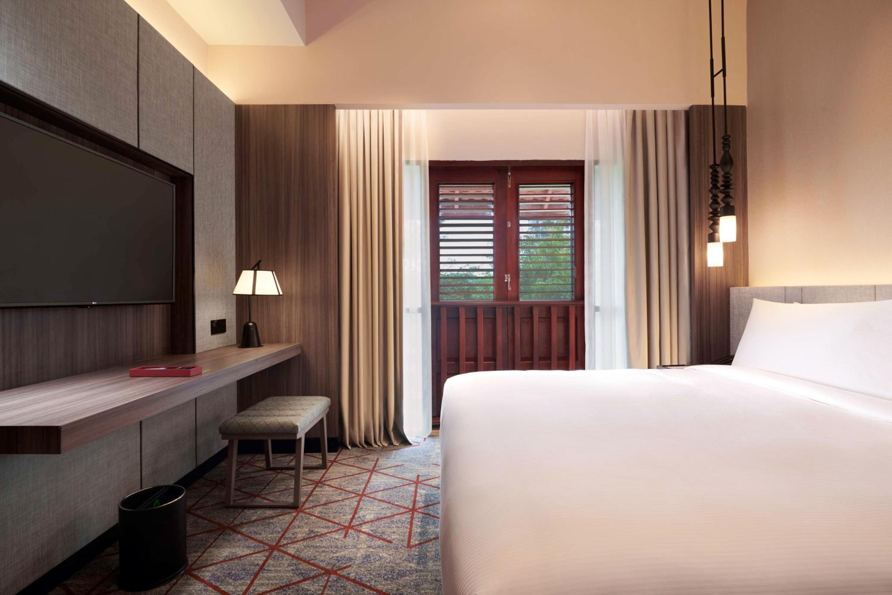 Family King Suite - Photo 2