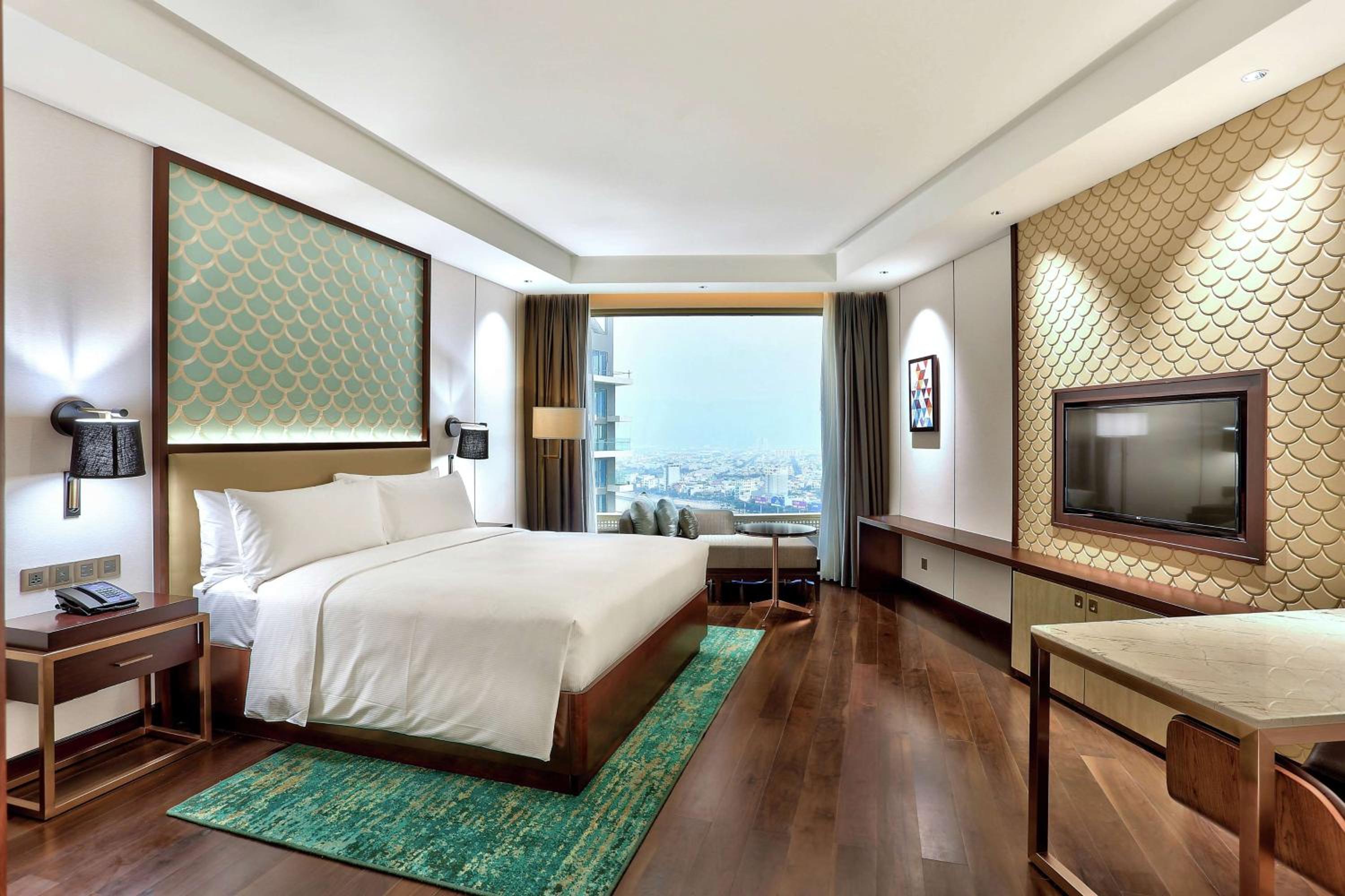 One-Bedroom King Suite with River View photo 1