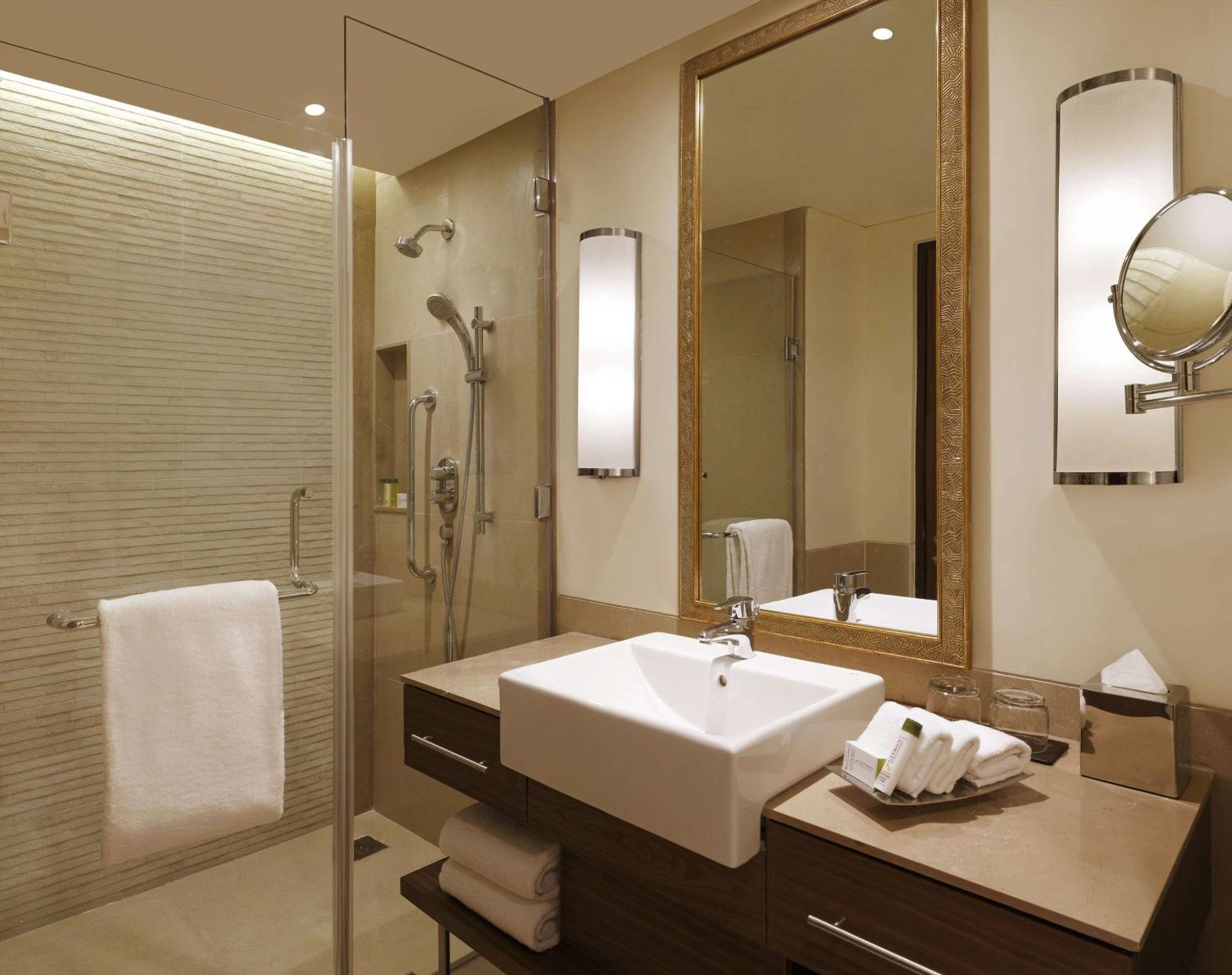 Twin Room with Pool View - Photo 4
