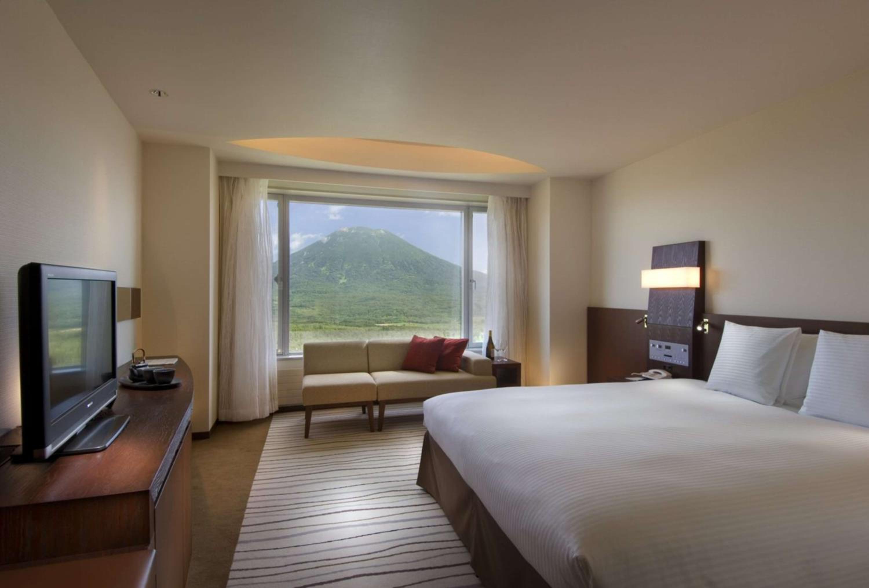 Deluxe King Room with Mount Yotei View - Photo 5