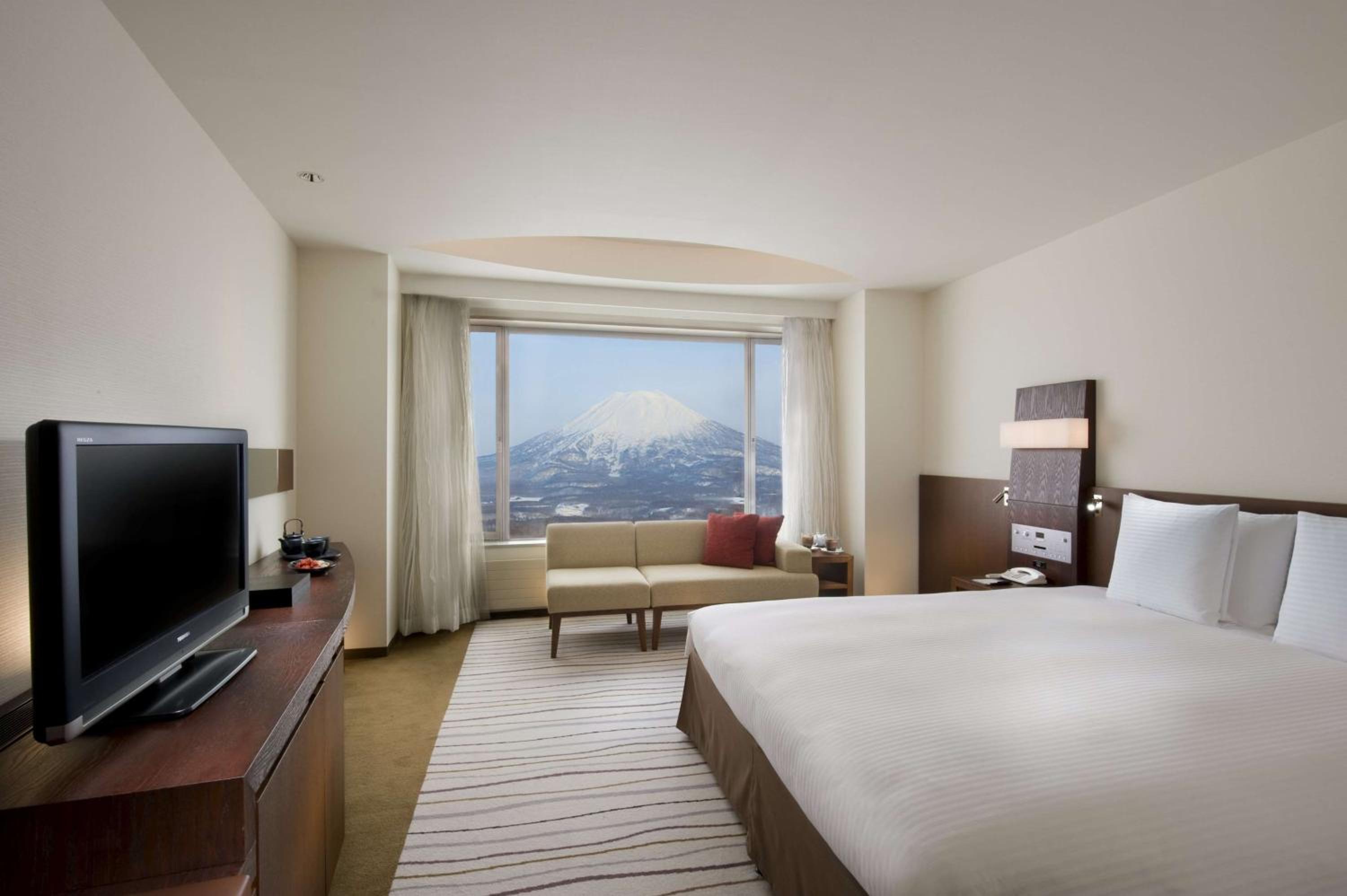 Deluxe King Room - Photo 2