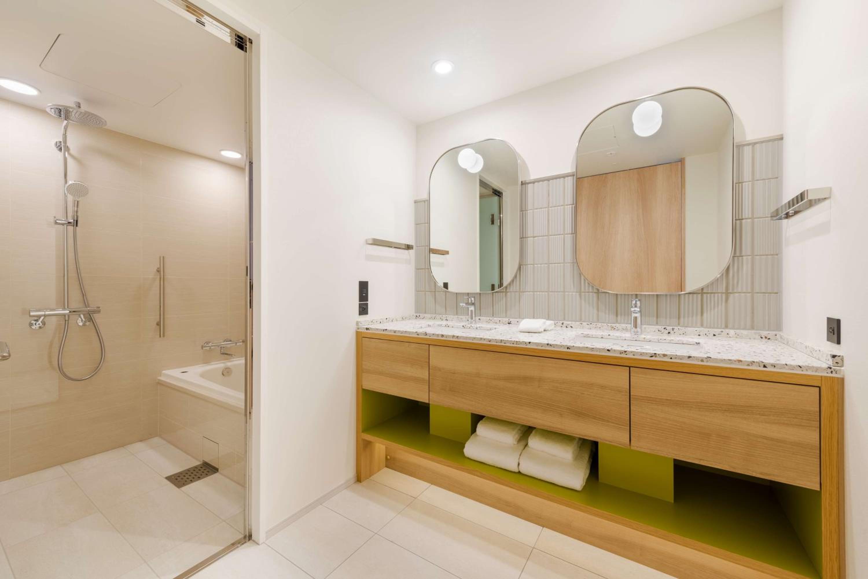 Deluxe Family Queen Room