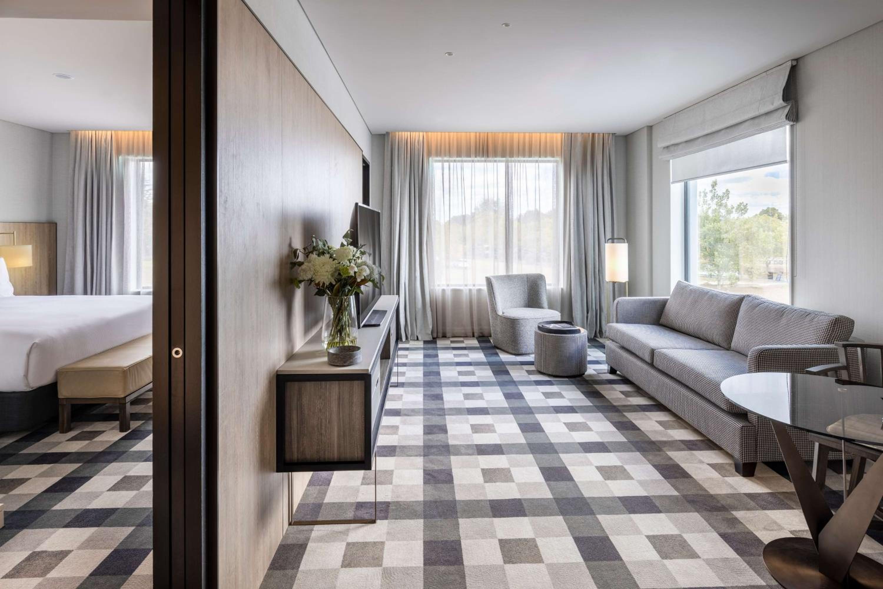 Deluxe King Suite - Photo 4