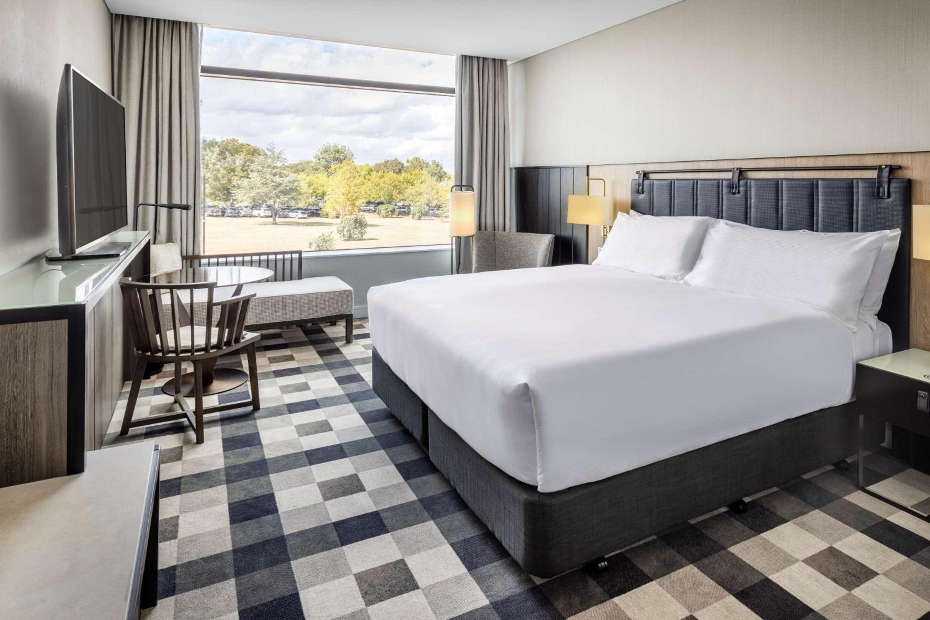 Deluxe King Room - Photo 3