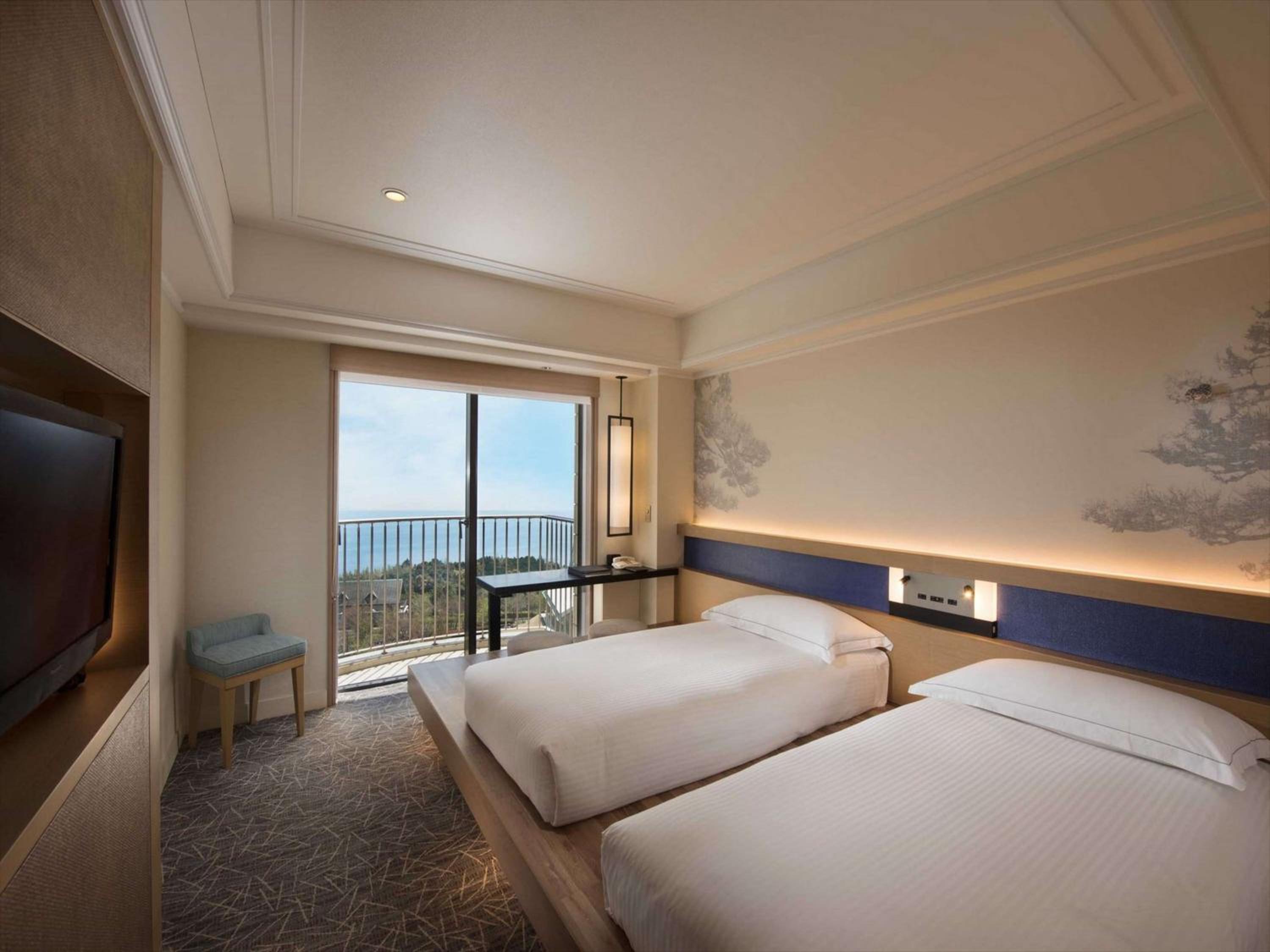 Hilton Superior Twin Room - Photo 2