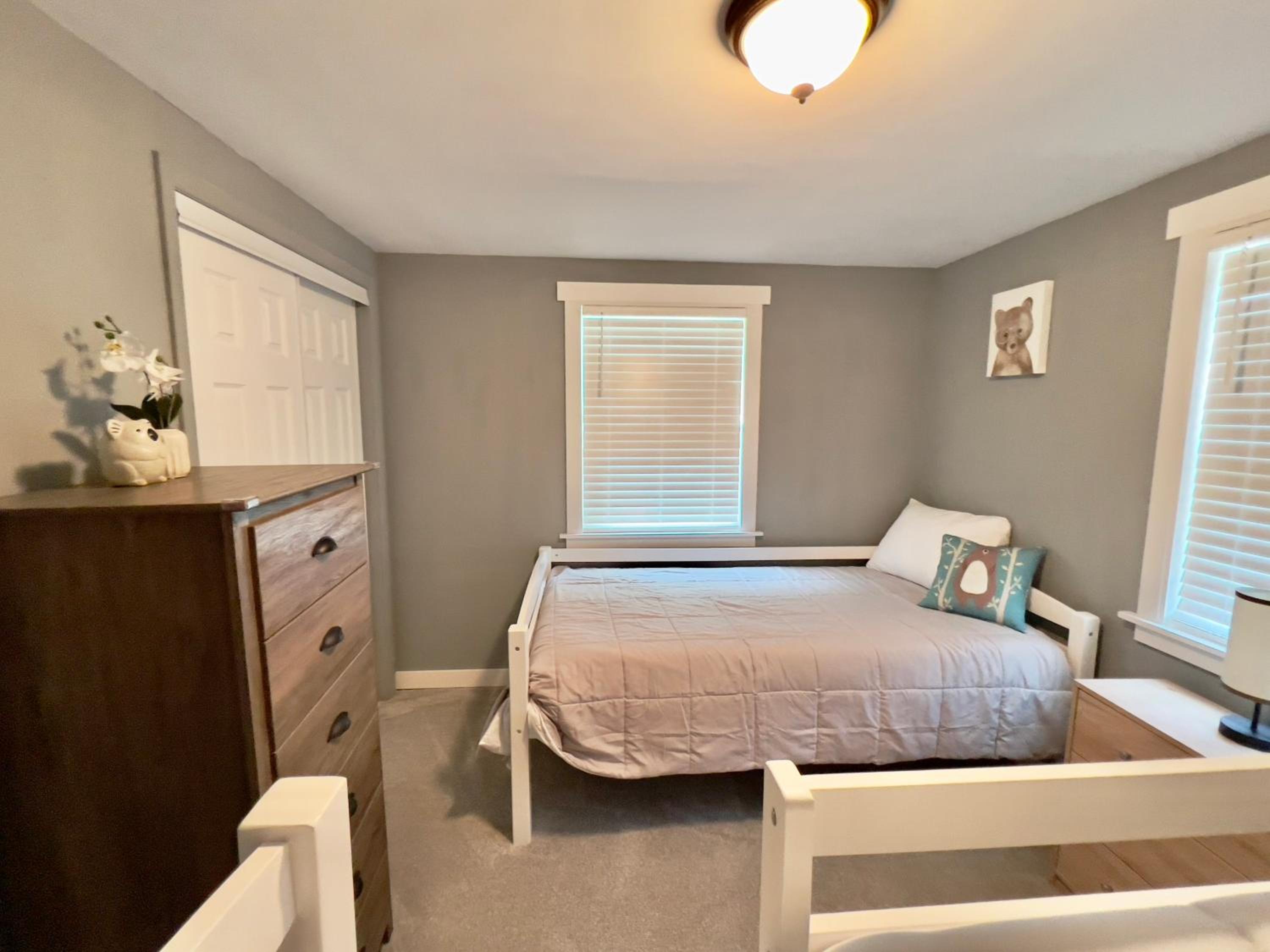 Three-Bedroom House photo 3